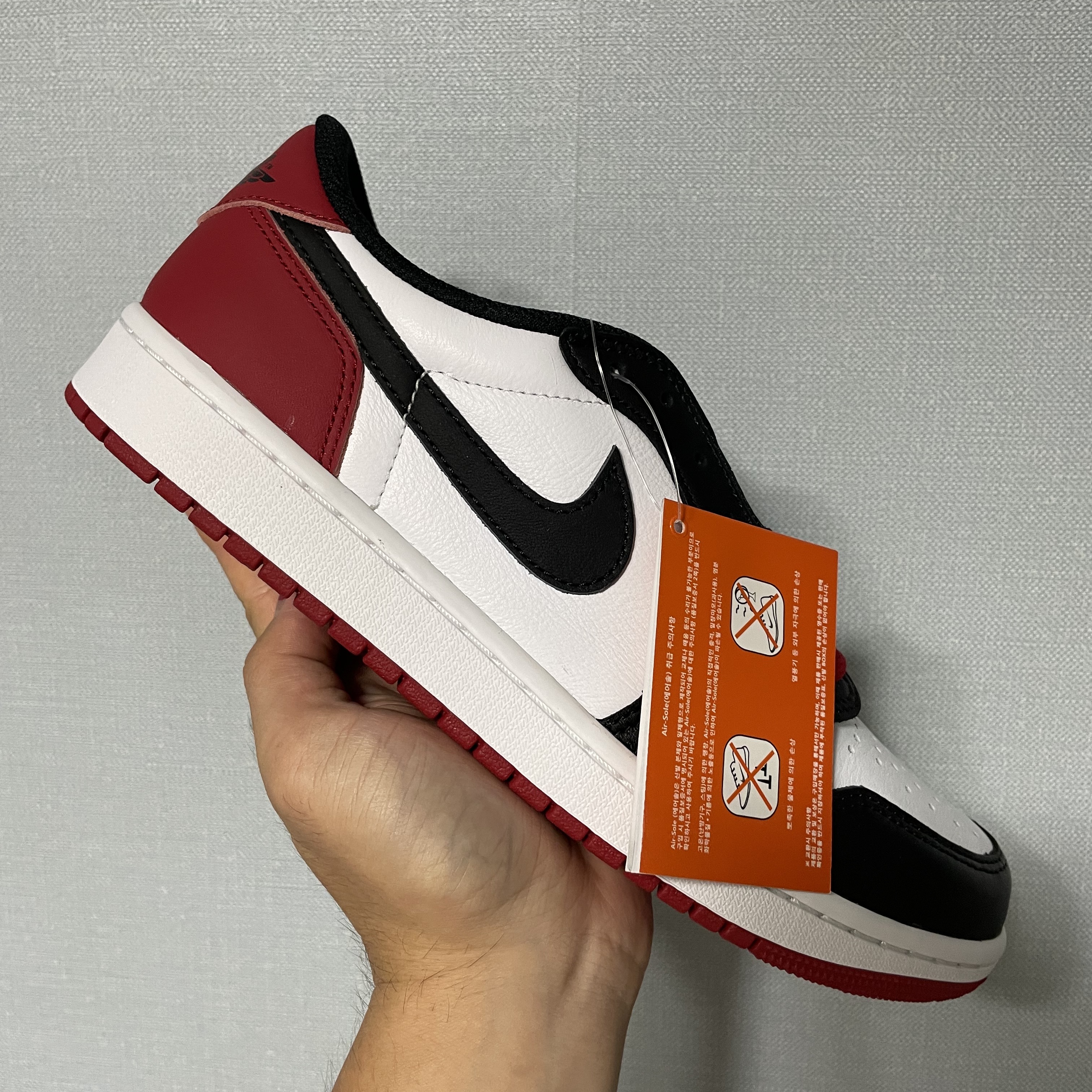 Jordan 1 Retro Low OG Black Toe 착용 스타일 - 2