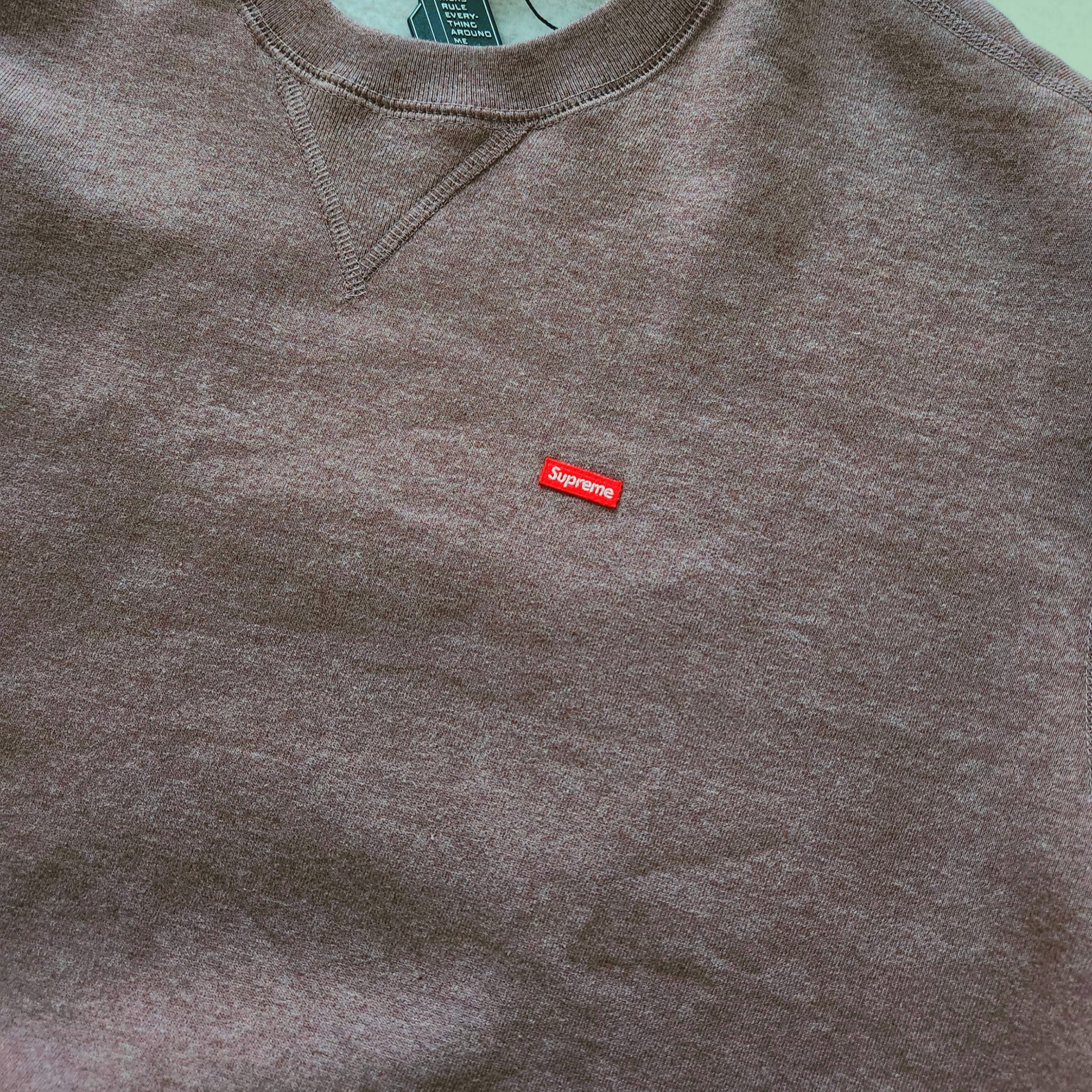 Supreme Small Box Crewneck Heather Mauve - 23FW 착용 스타일 - 1