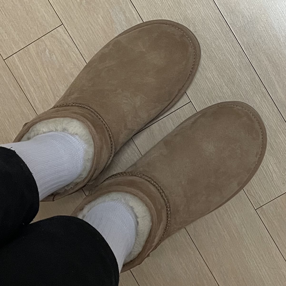 (W) UGG Classic Ultra Mini Boots Chestnut 착용 스타일