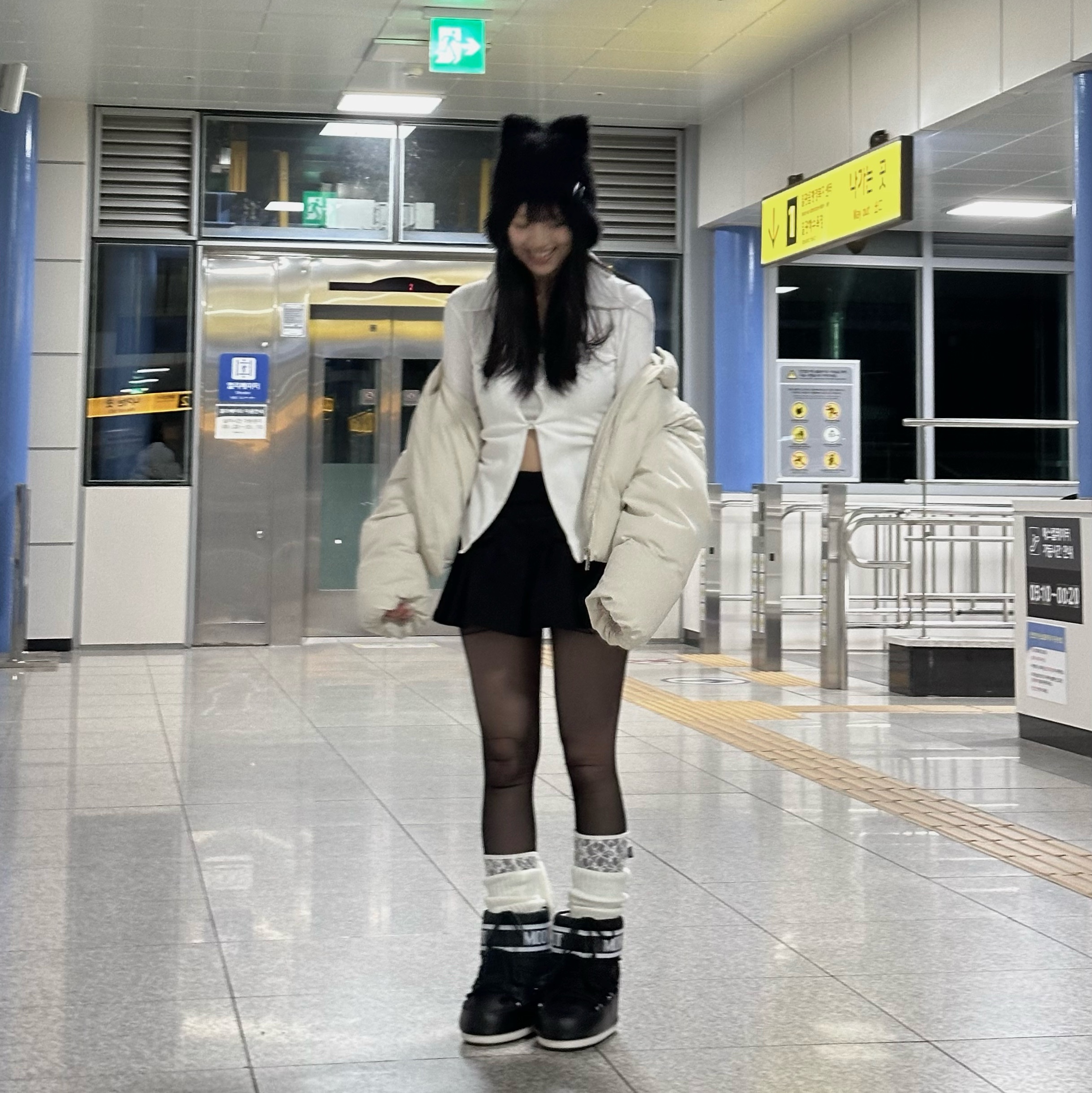 (W) Moon Boot Icon Low Nylon Boots Black 착용 스타일 - 1
