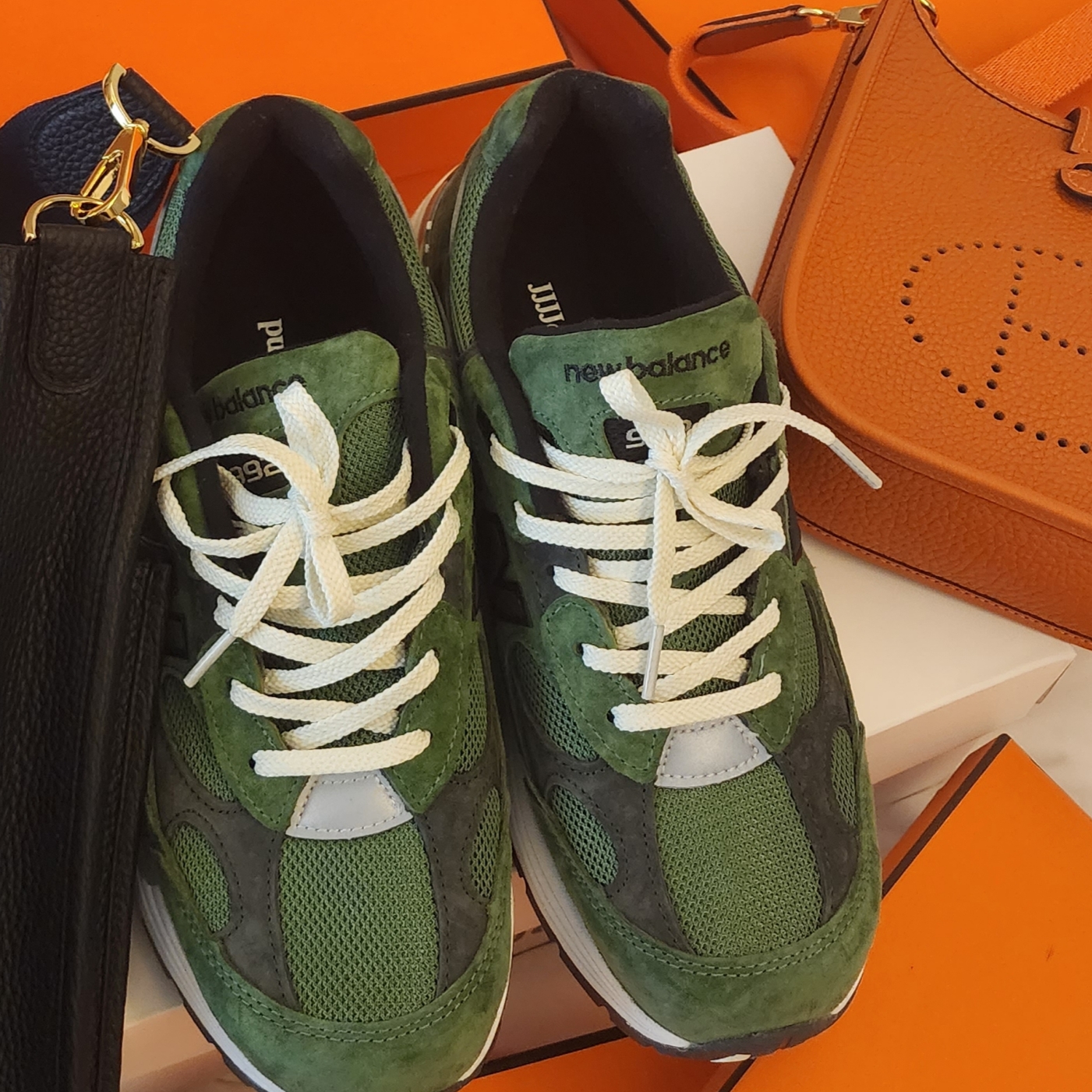 New Balance x JJJJound 992 Made in USA Mossy Green 착용 스타일 - 2