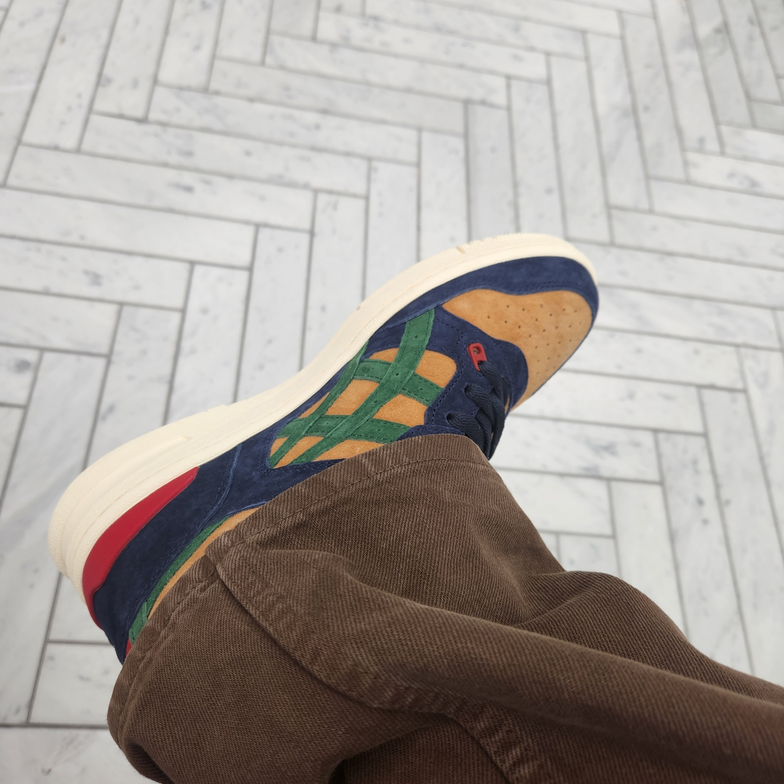 Asics x Kith EX89 Kithmas Outdoor 착용 스타일 - 3