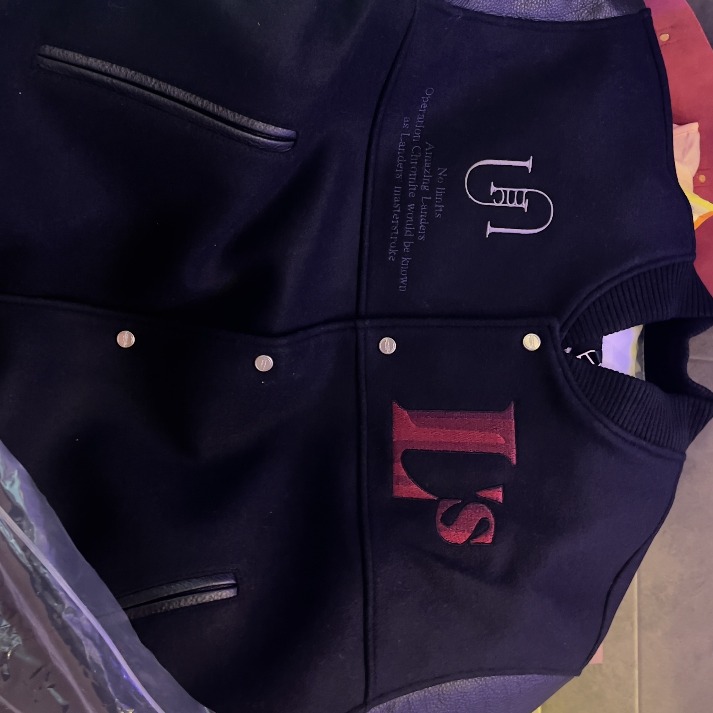Undermycar Operation Chromite Kerberos Oversized Varsity Jacket Ox Blood - 22FW 착용 스타일 - 2