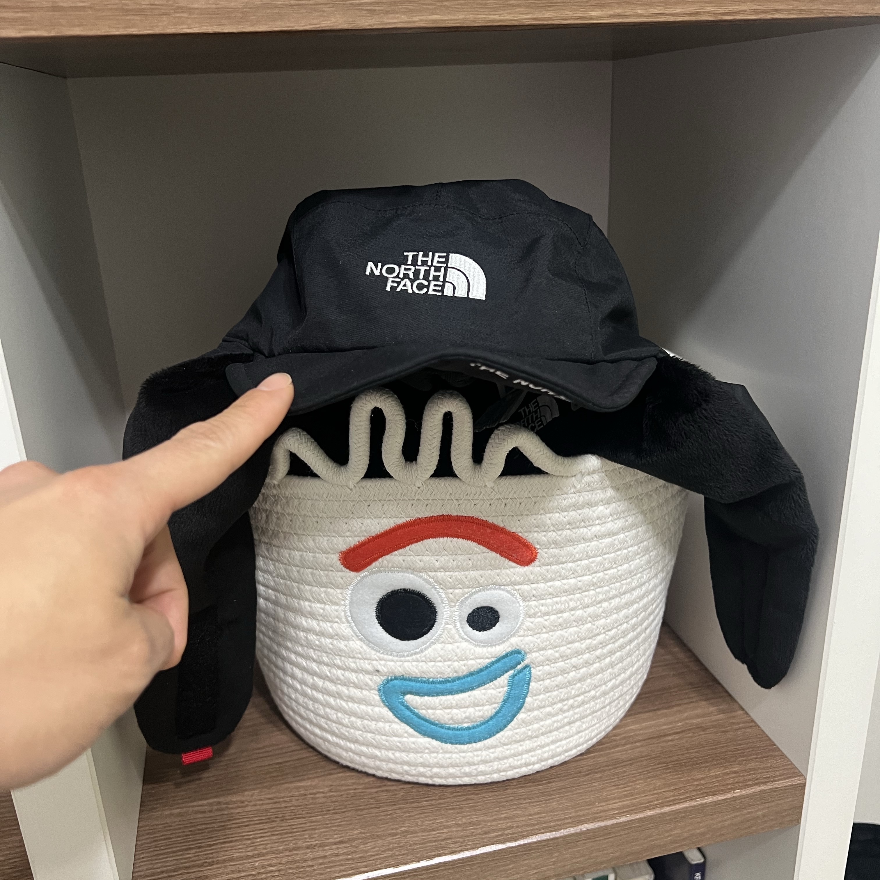The North Face Gore-Tex Earmuff Cap Black 착용 스타일