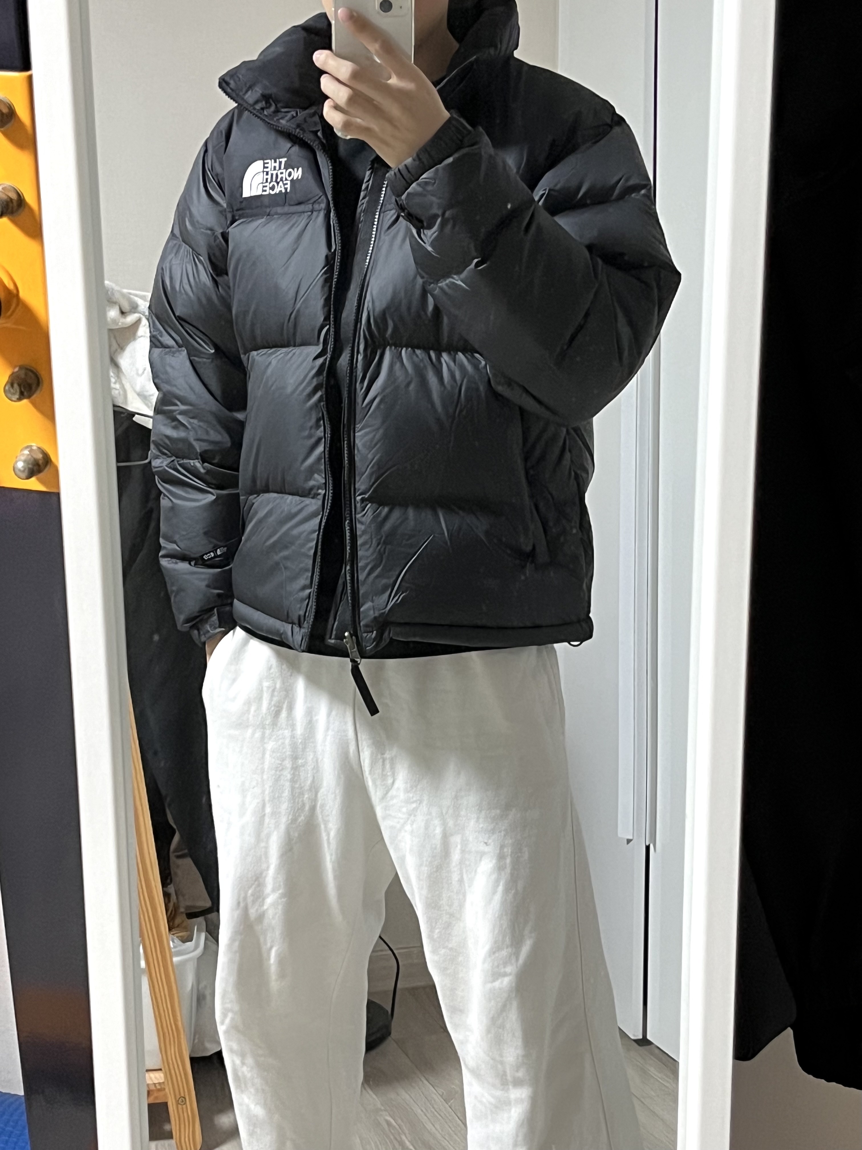 The North Face 1996 Eco Nuptse Jacket Charcoal 착용 스타일