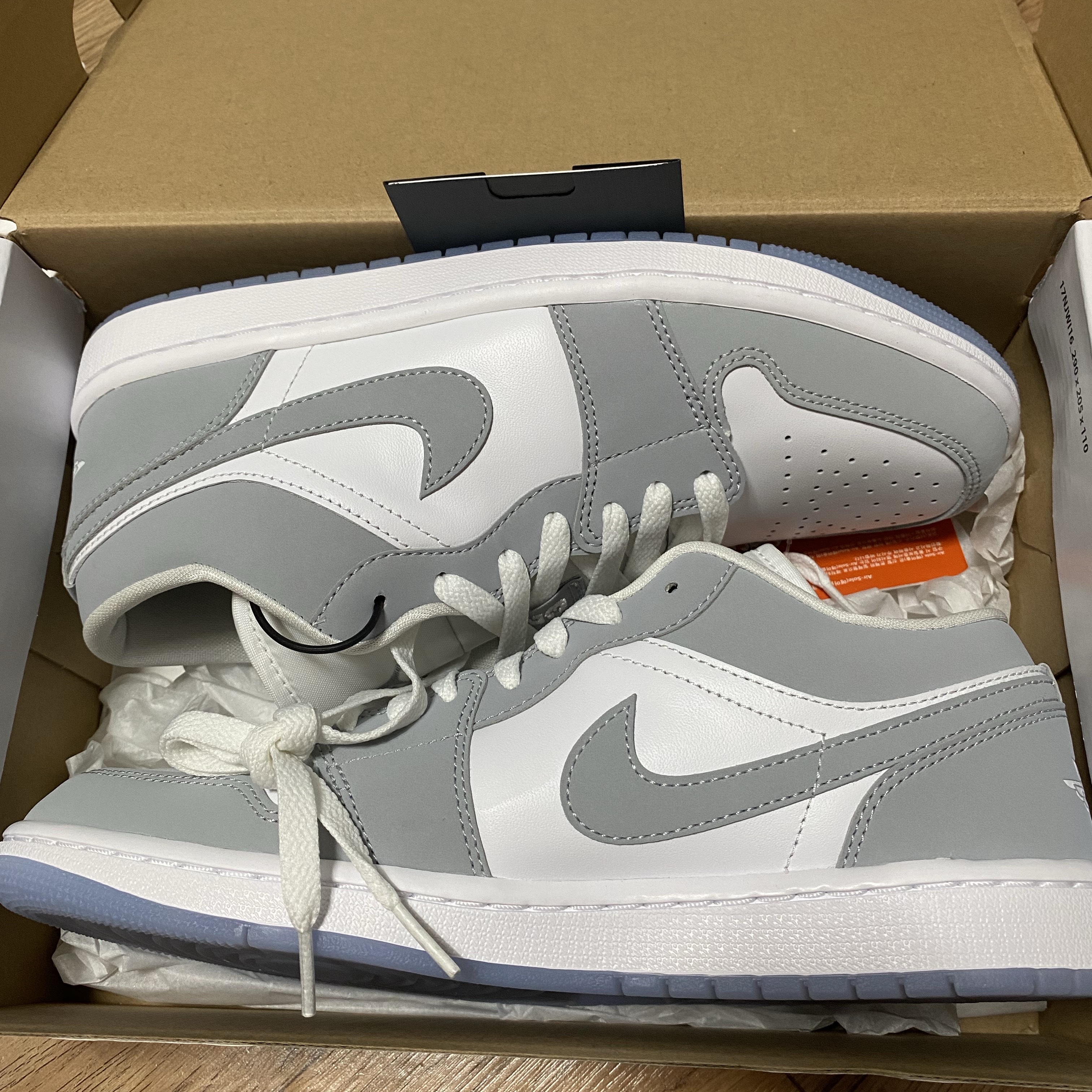 (W) Jordan 1 Low White Wolf Grey 착용 스타일 - 1