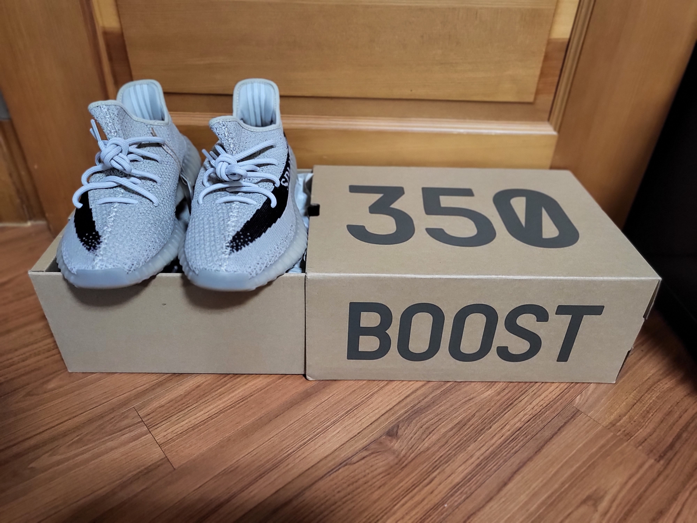 Adidas Yeezy Boost 350 V2 Slate Core Black 2022/2023 착용 스타일