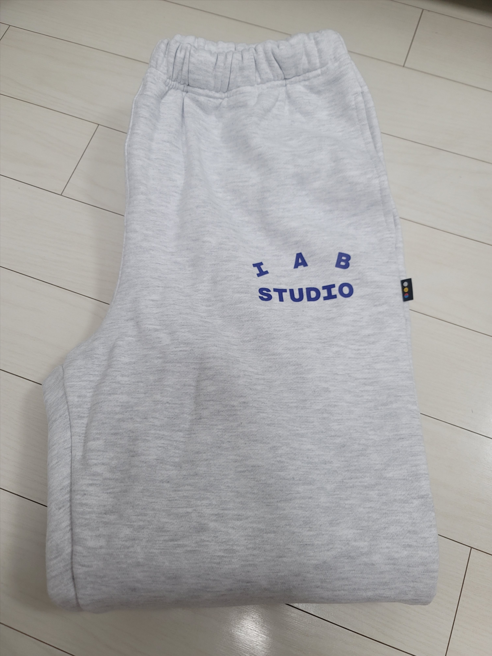 IAB Studio Sweatpants Light Gray 착용 스타일