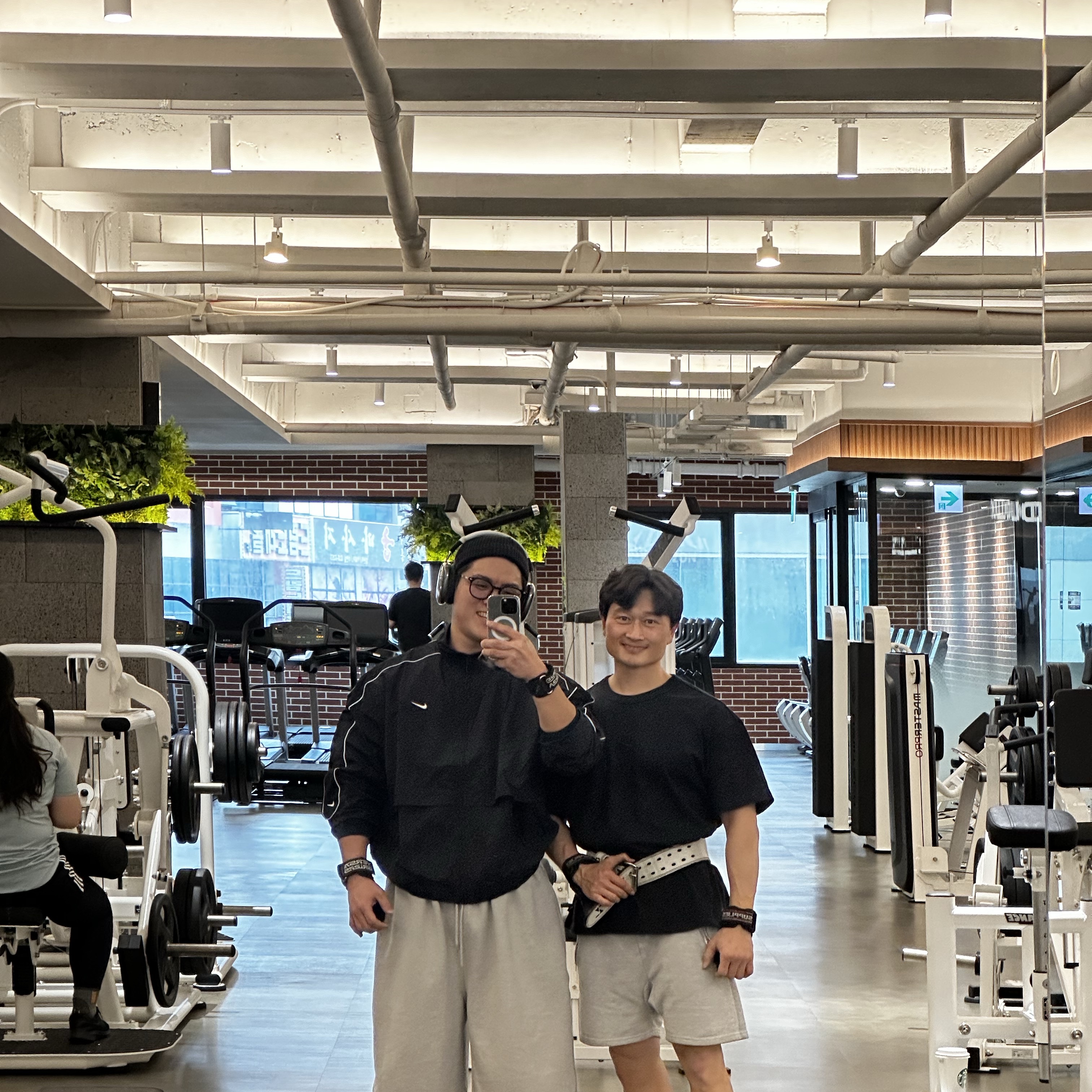 Nike NSW Solo Swoosh Woven Track Jacket Black - Asia, Apple AirPods Max Lightning Silver (Korean Ver.) 착용 스타일 - 2