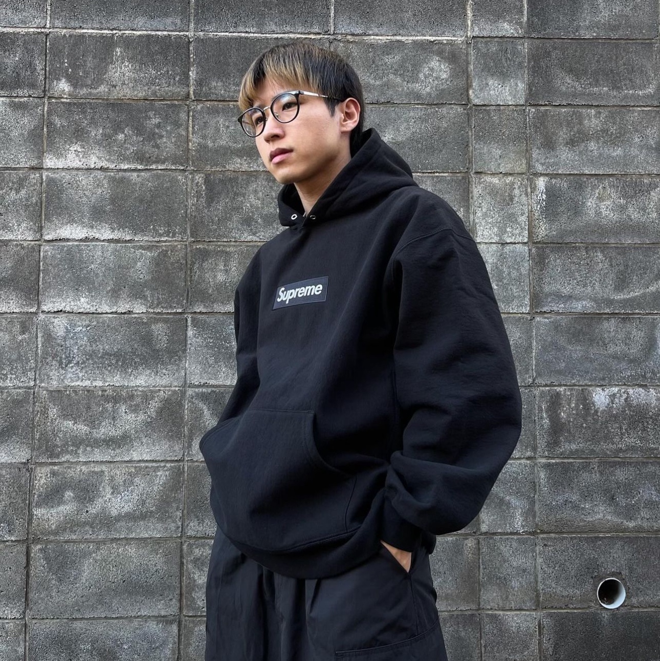 Supreme Box Logo Hooded Sweatshirt Ash Grey - 23FW, Supreme Box Logo Hooded Sweatshirt Black - 23FW 착용 스타일 - 7