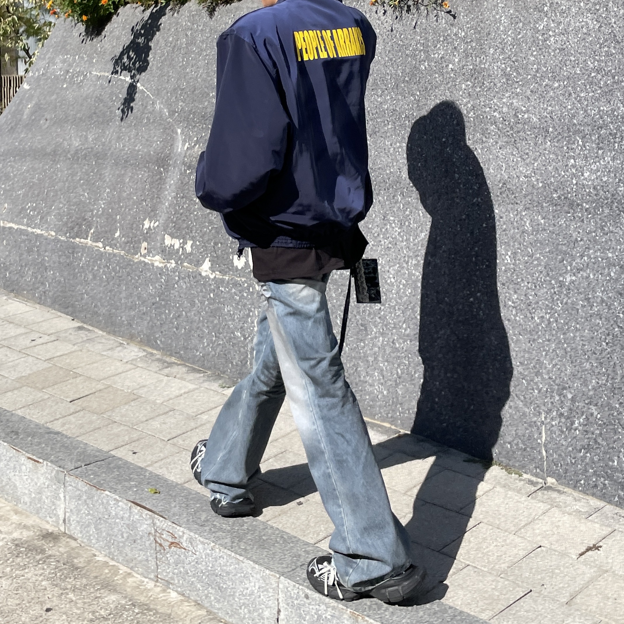 Undermycar Maigan Padded Shoulder Zip-Up Blouson India Ink - 23FW, Balenciaga Cash Card Case On Keyring Graffiti Black 착용 스타일 - 1