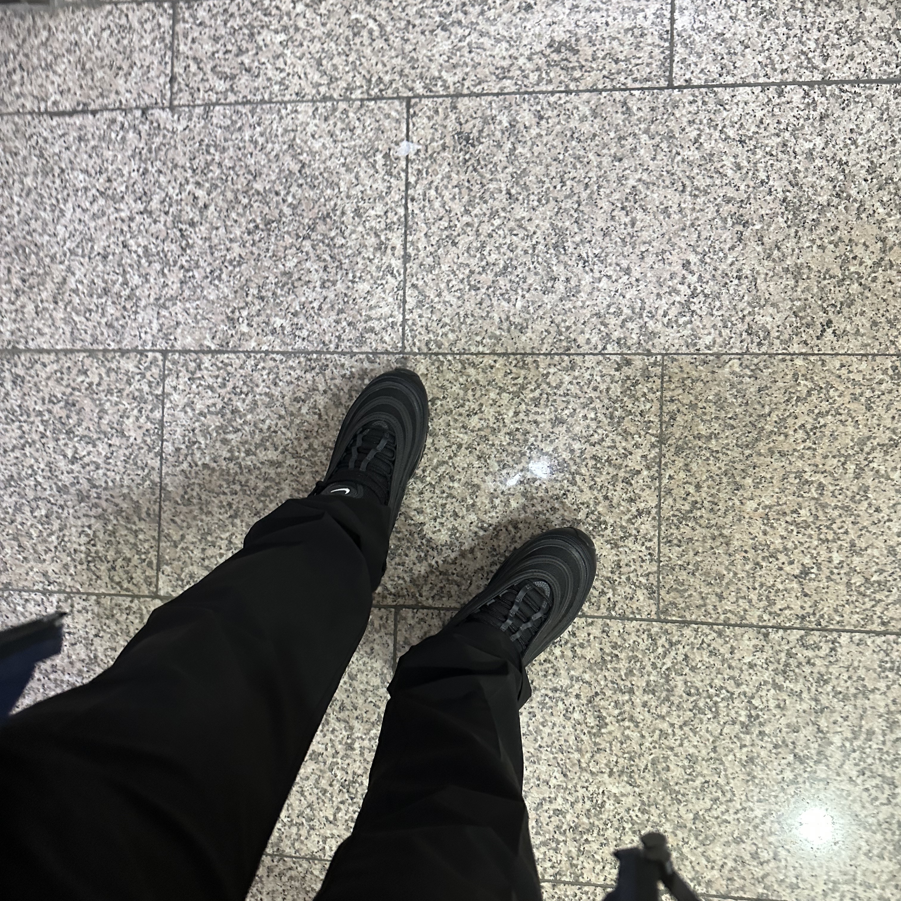 Nike Air Max 97 Black White Anthracite 착용 스타일 - 2