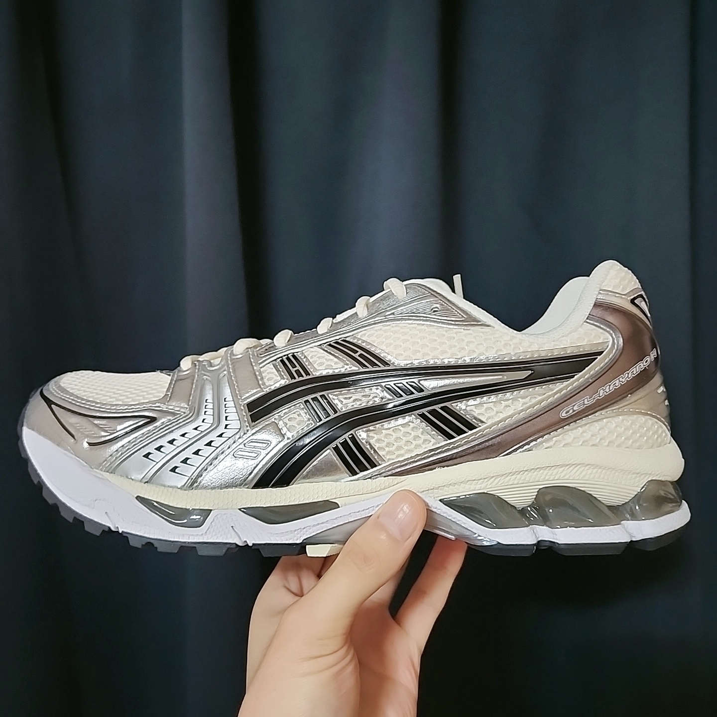 Asics Gel-Kayano 14 Cream Black 착용 스타일