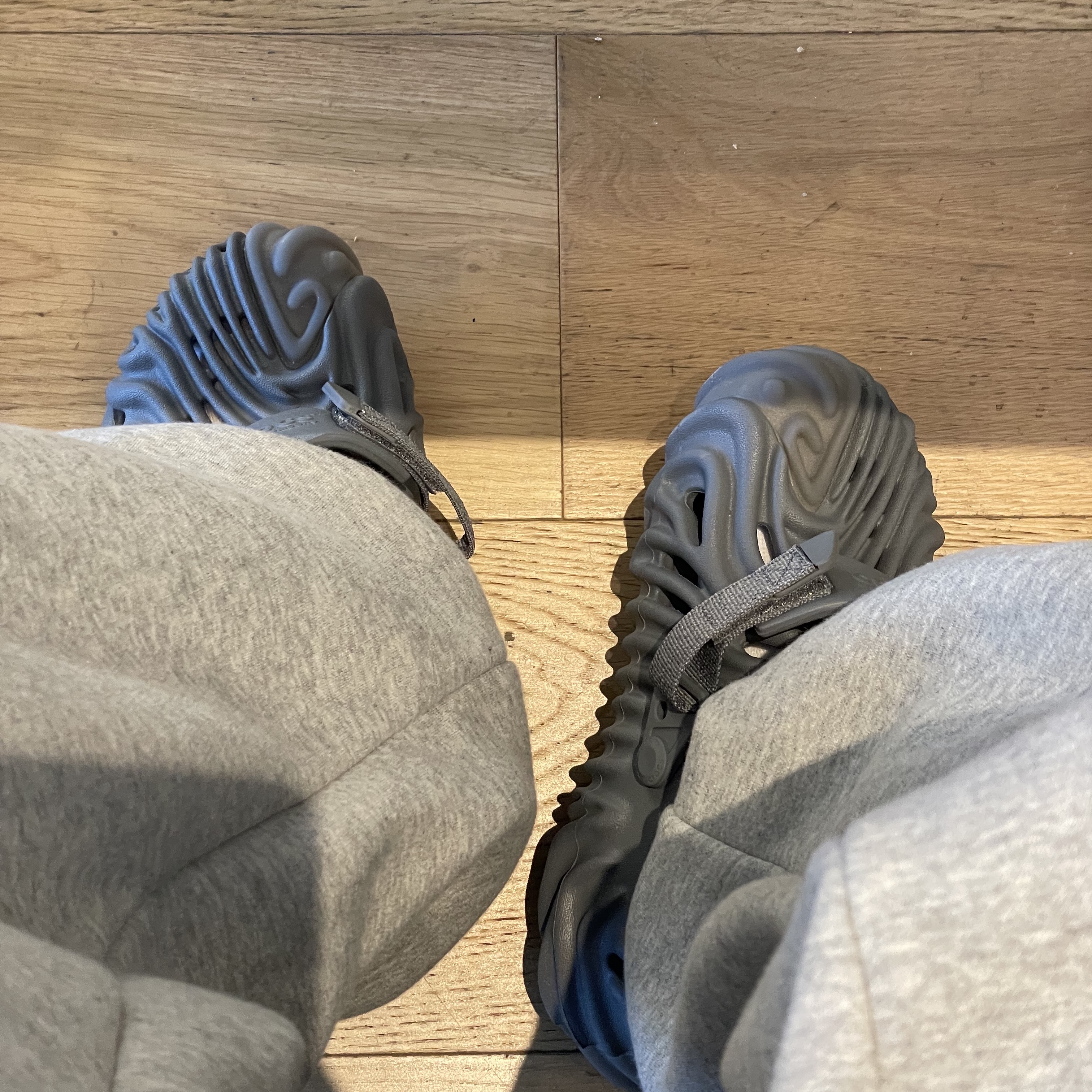 Crocs x Salehe Bembury Pollex Clog Niagara 착용 스타일