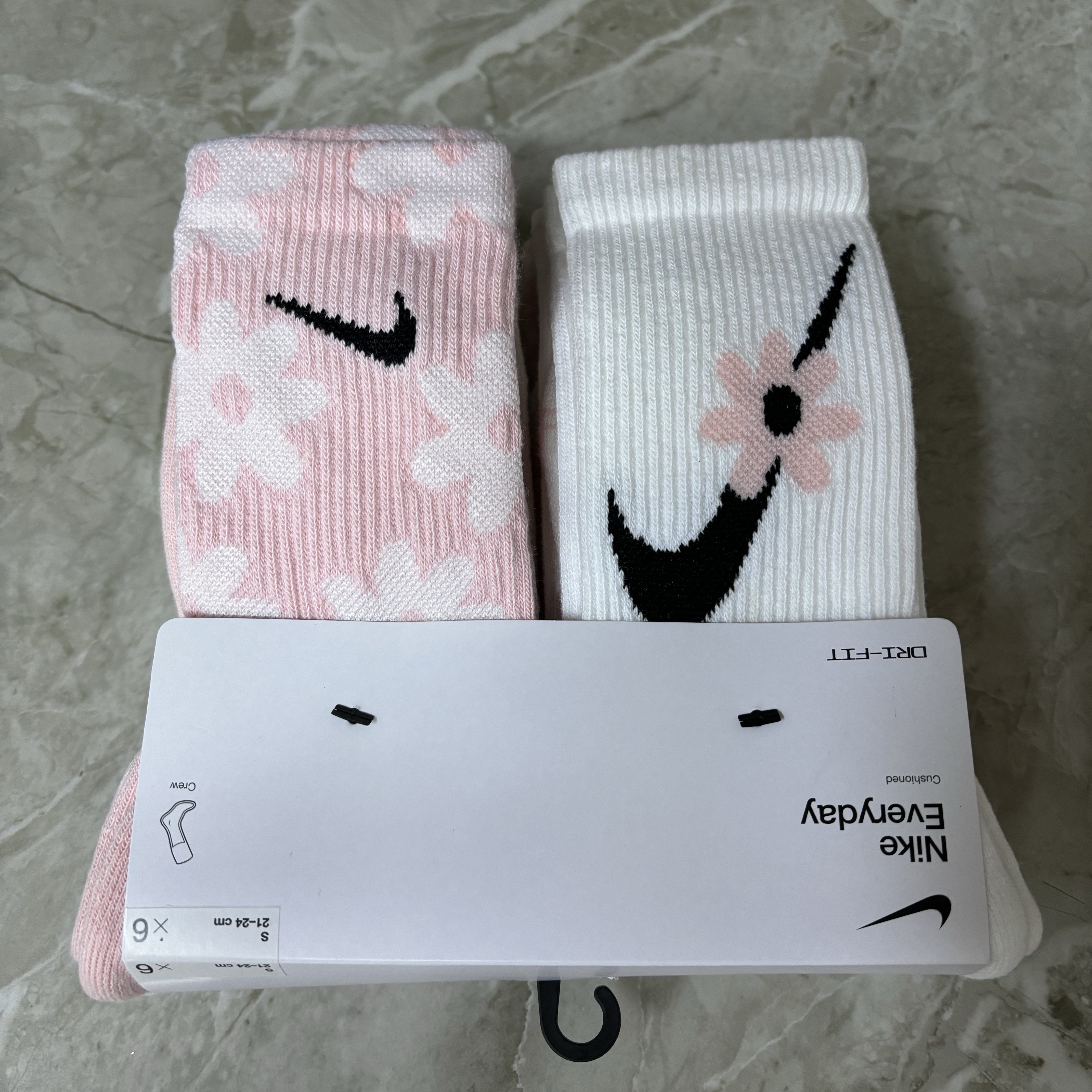 (Kids) Nike Everyday Plus Socks Pink White (6 Pack/Korean Ver.) 착용 스타일 - 2