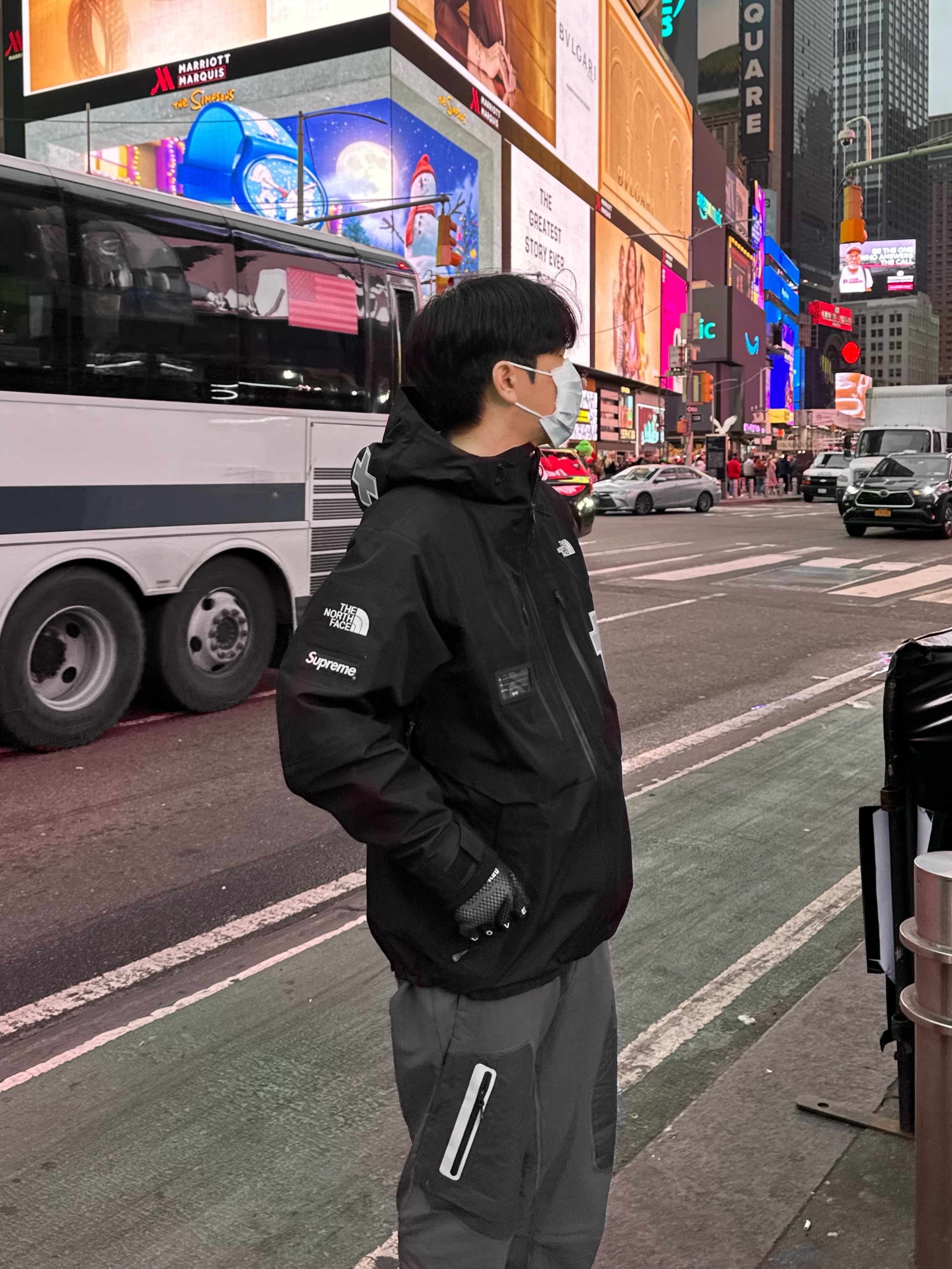 Salomon XT-6 Gore-Tex Black Ebony, Supreme x The North Face Summit Series Rescue Mountain Pro Jacket Black - 22SS 착용 스타일 - 3