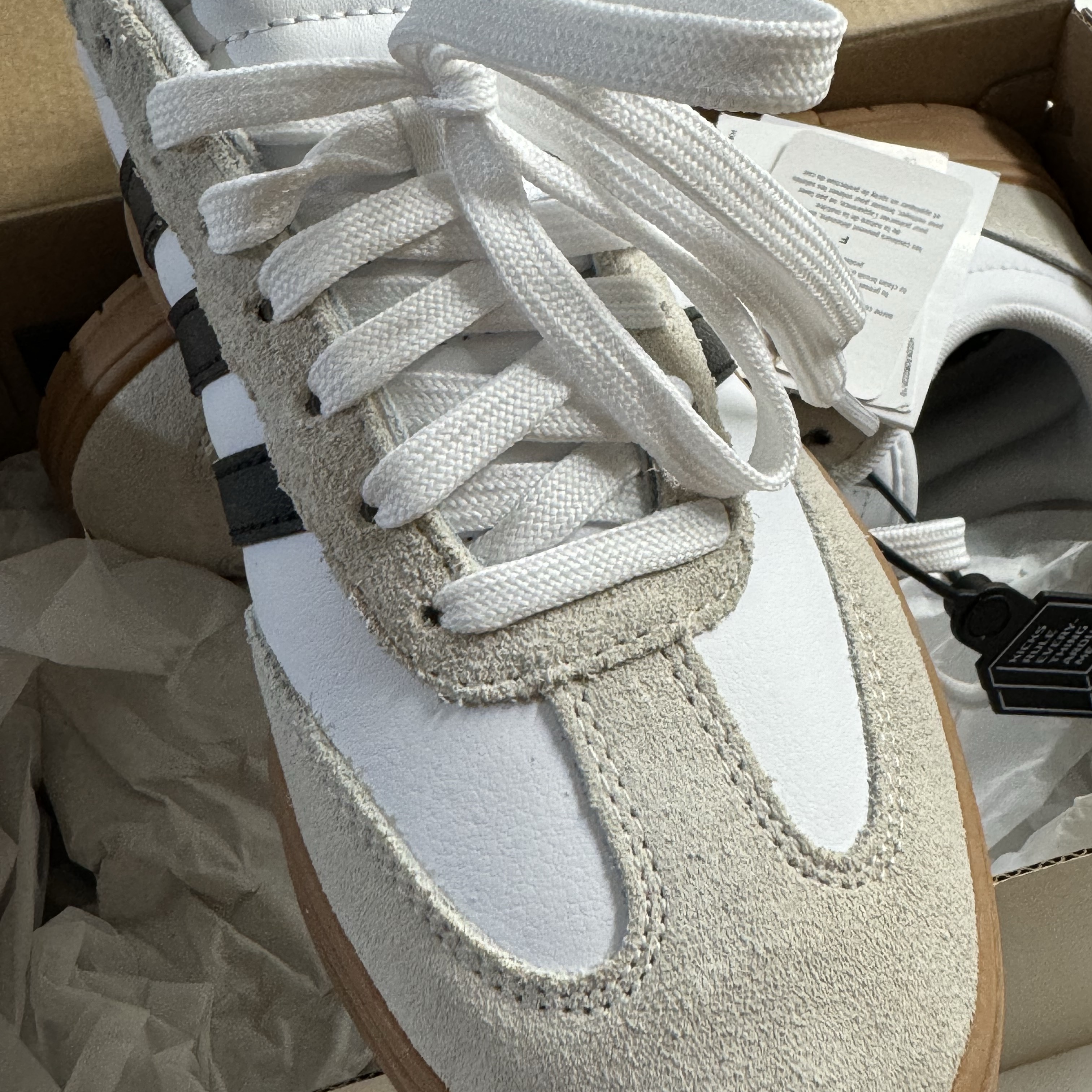 Adidas Gradas White Core Black 착용 스타일 - 2