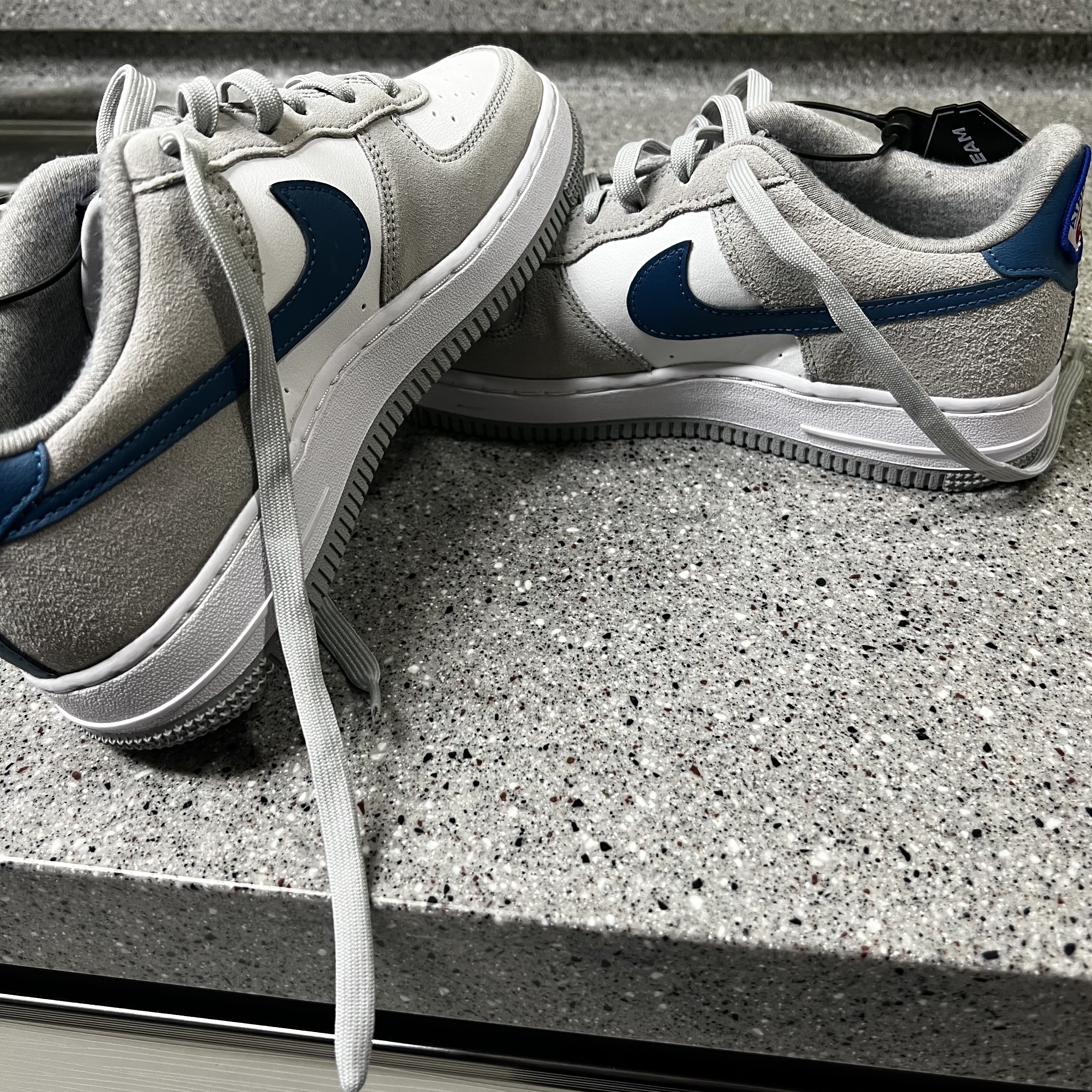 (GS) Nike Air Force 1 LV8 Athletic Club Light Smoke Grey Marina 착용 스타일