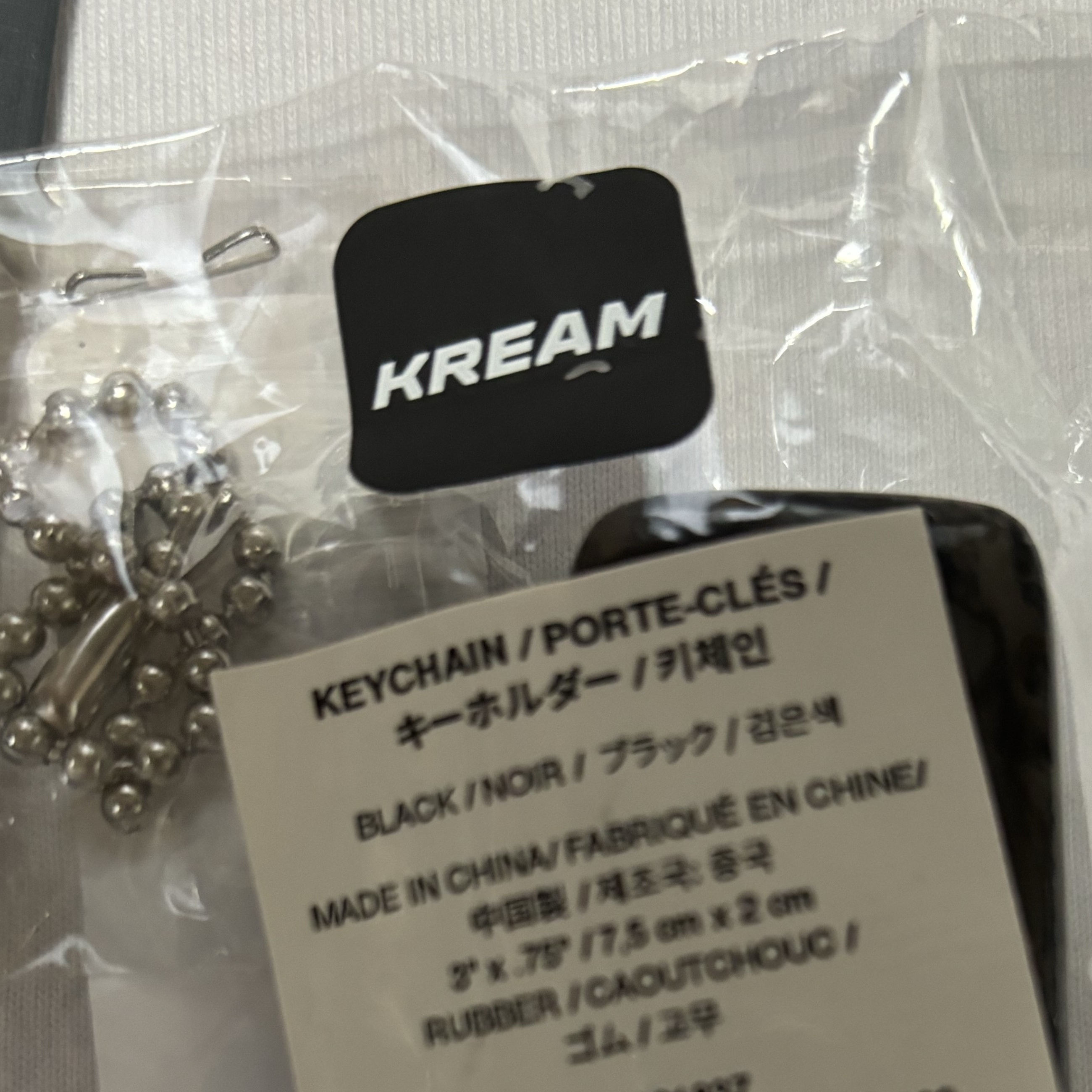 Supreme Floating Keychain Black - 23FW 착용 스타일 - 2