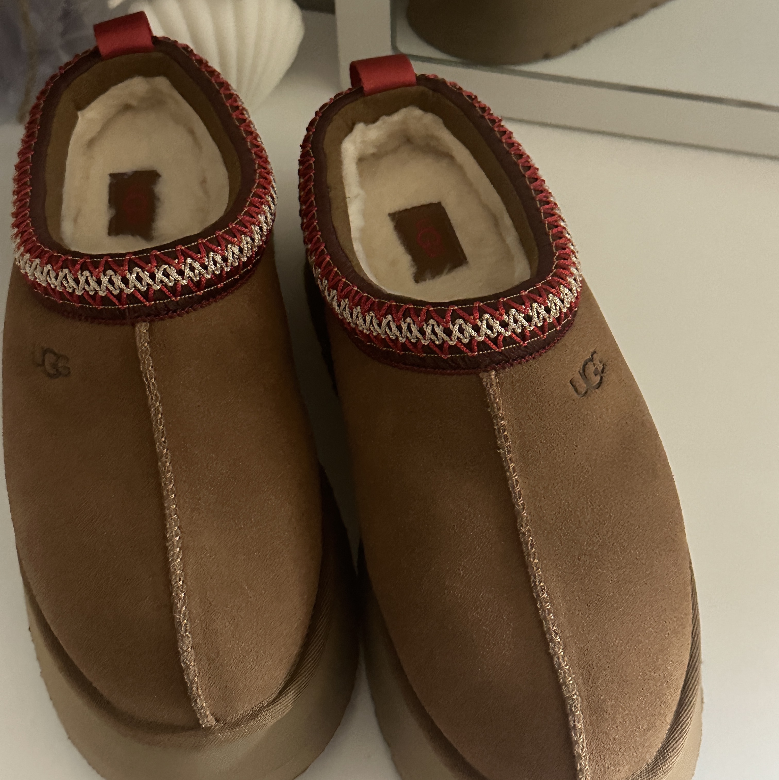 (W) UGG Tazz Slipper Chestnut 착용 스타일