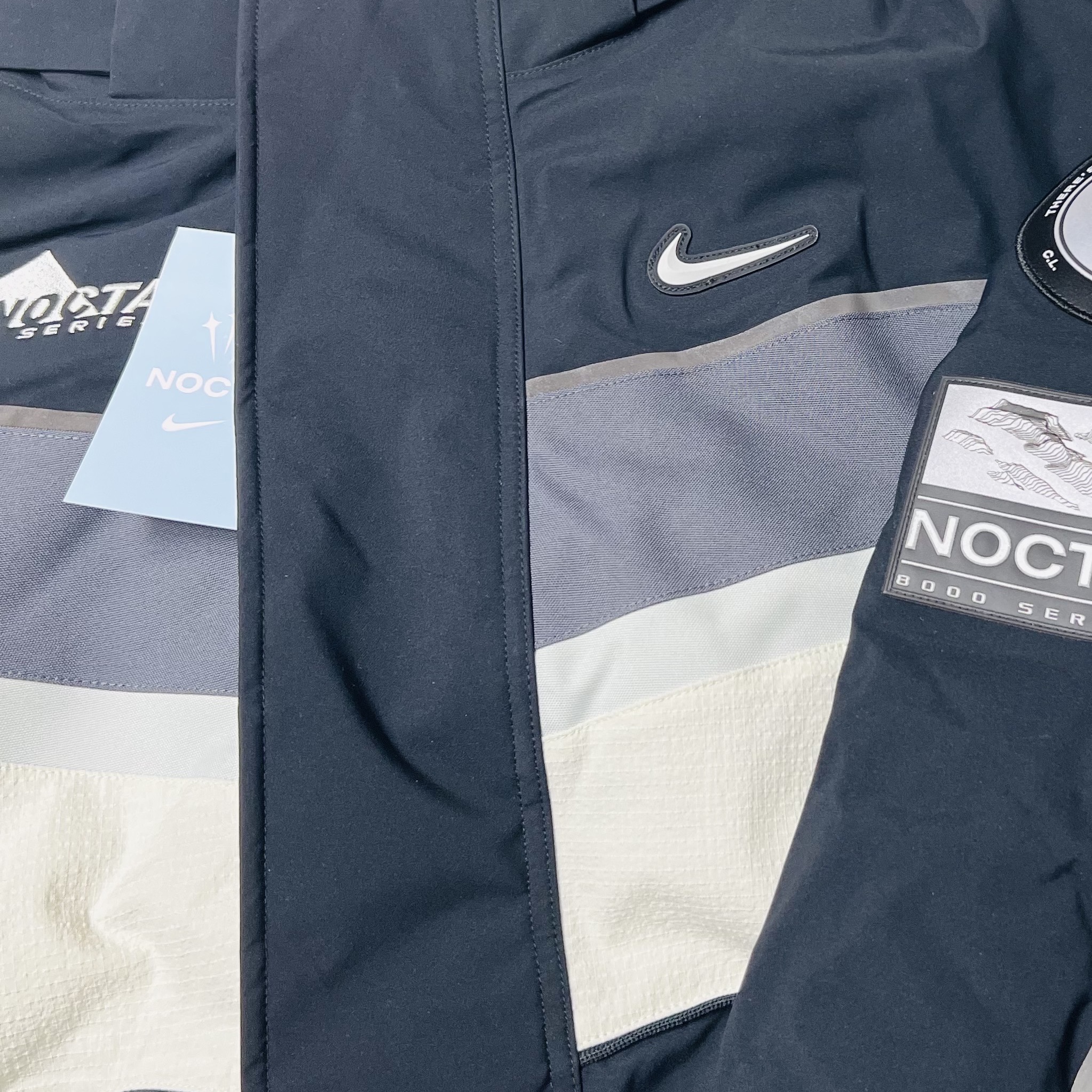 Nike x Drake Nocta 8K Peaks DLMTS 8000 Jacket Black (DV3625-010) 착용 스타일 - 1