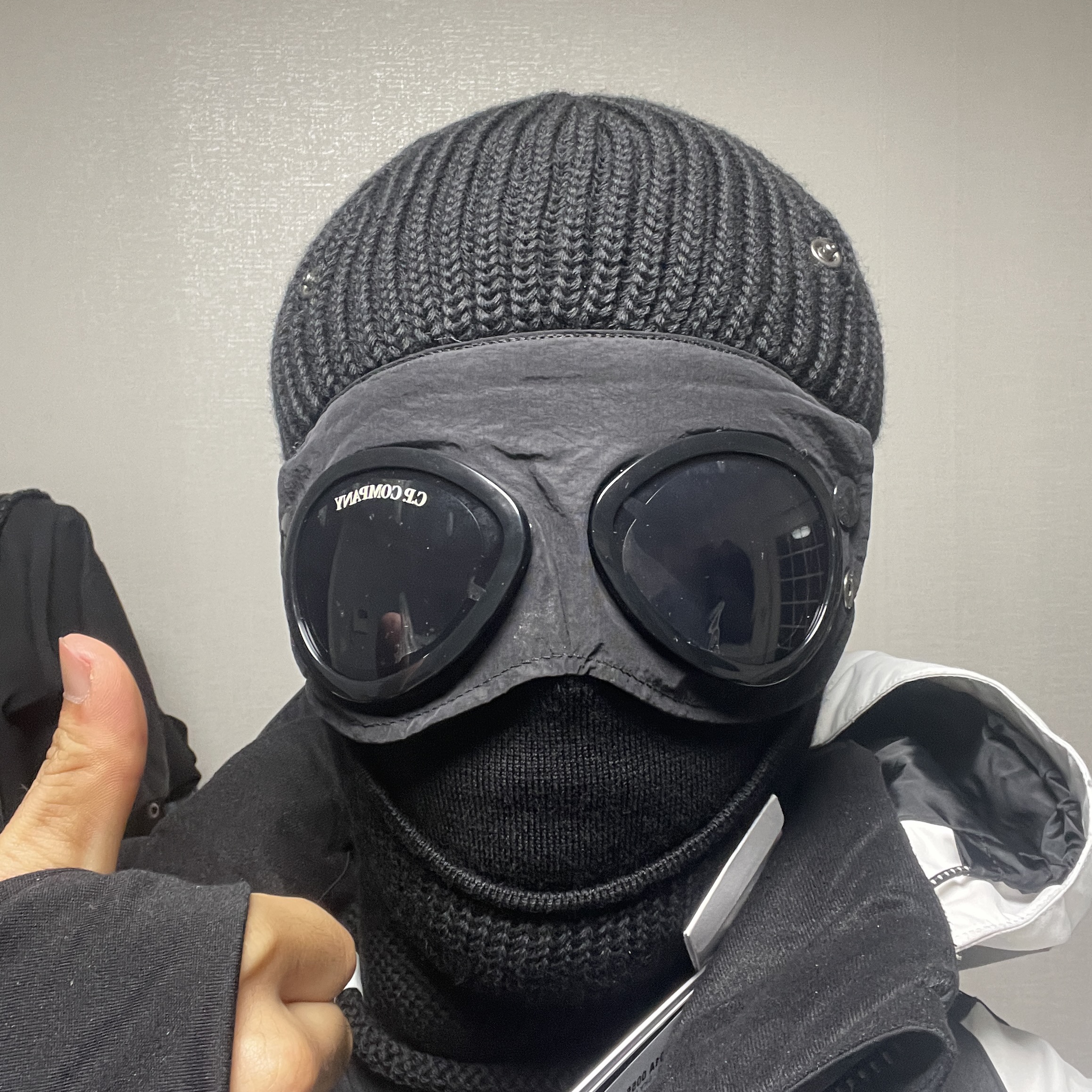 C.P. Company Extra Fine Merino Wool Goggle Balaclava Black - 23FW 착용 스타일