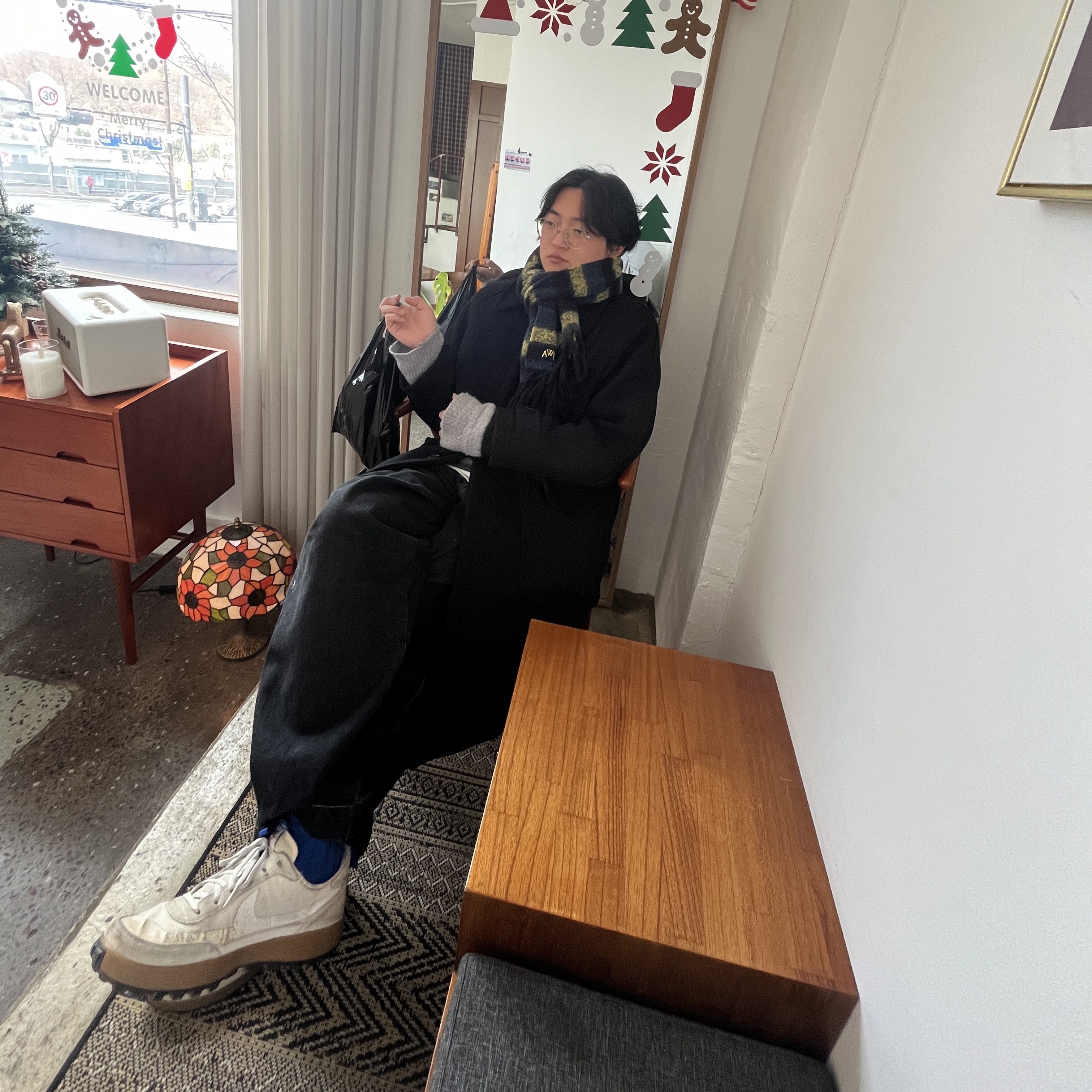 Uniqlo x JW Anderson Striped Chunky Scarf Blue, Nike x Tom Sachs General Purpose Shoe Light Cream 착용 스타일 - 1