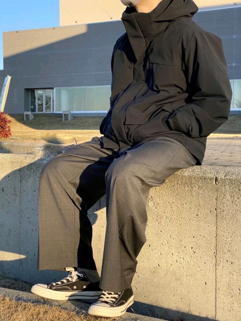 Uniqlo x White Mountaineering WPJ Hybrid Down Oversized Parka Black, Converse Chuck 70 Ox Black - Standard 착용 스타일