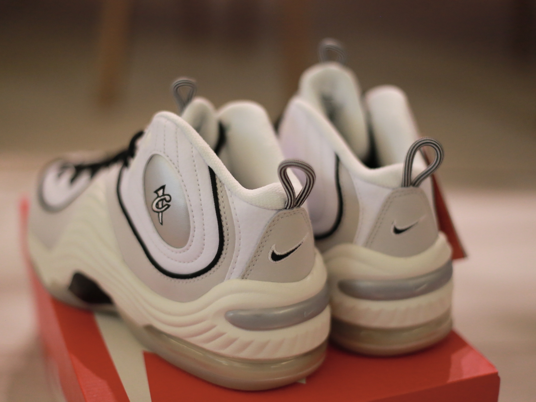 Nike Air Penny II Photon Dust 착용 스타일 - 4