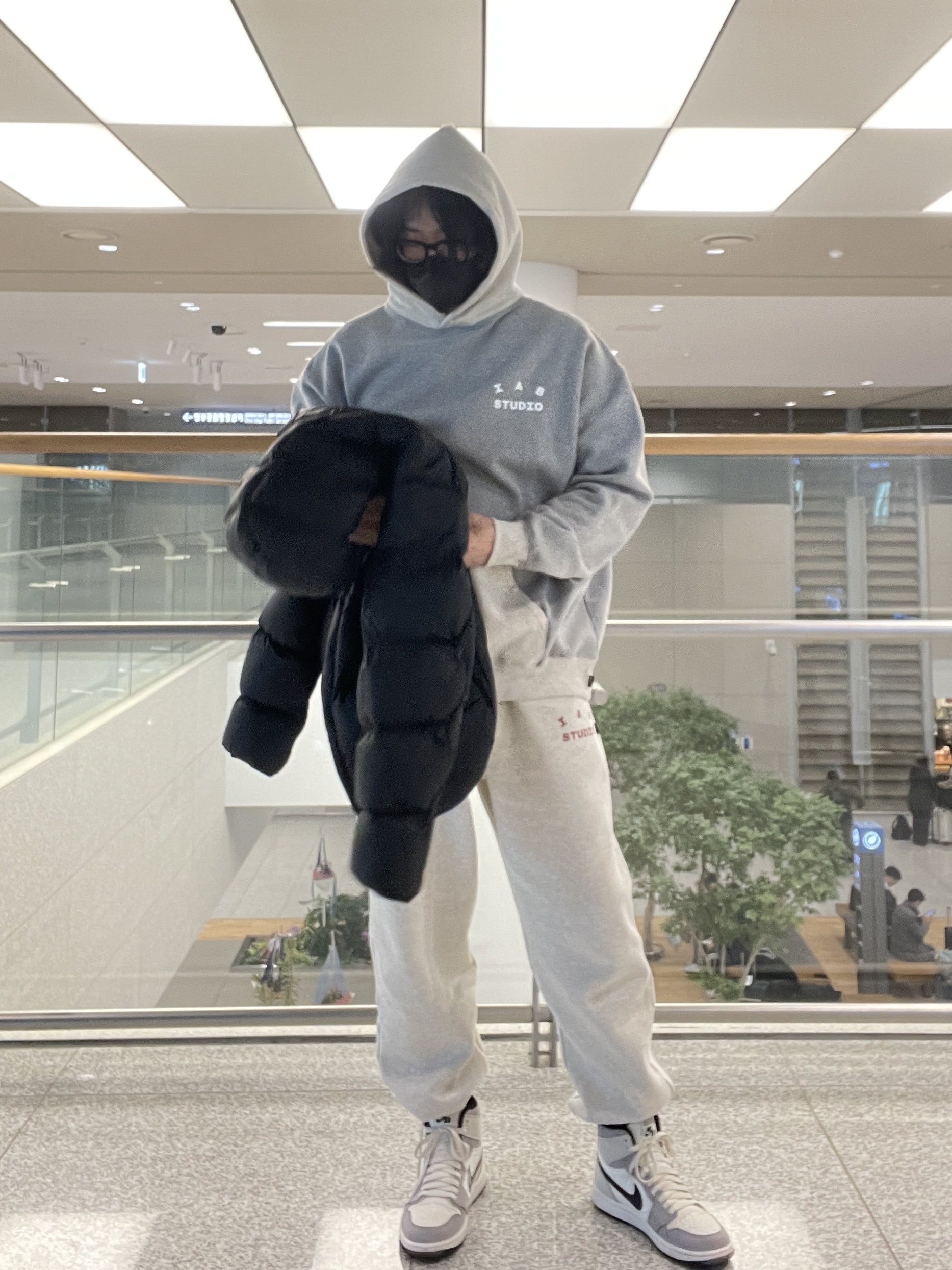 Nike ACG Therma-Fit ADV Lunar Lake Puffer Jacket Black - Asia, IAB Studio Hoodie Dual Gray 착용 스타일 - 1