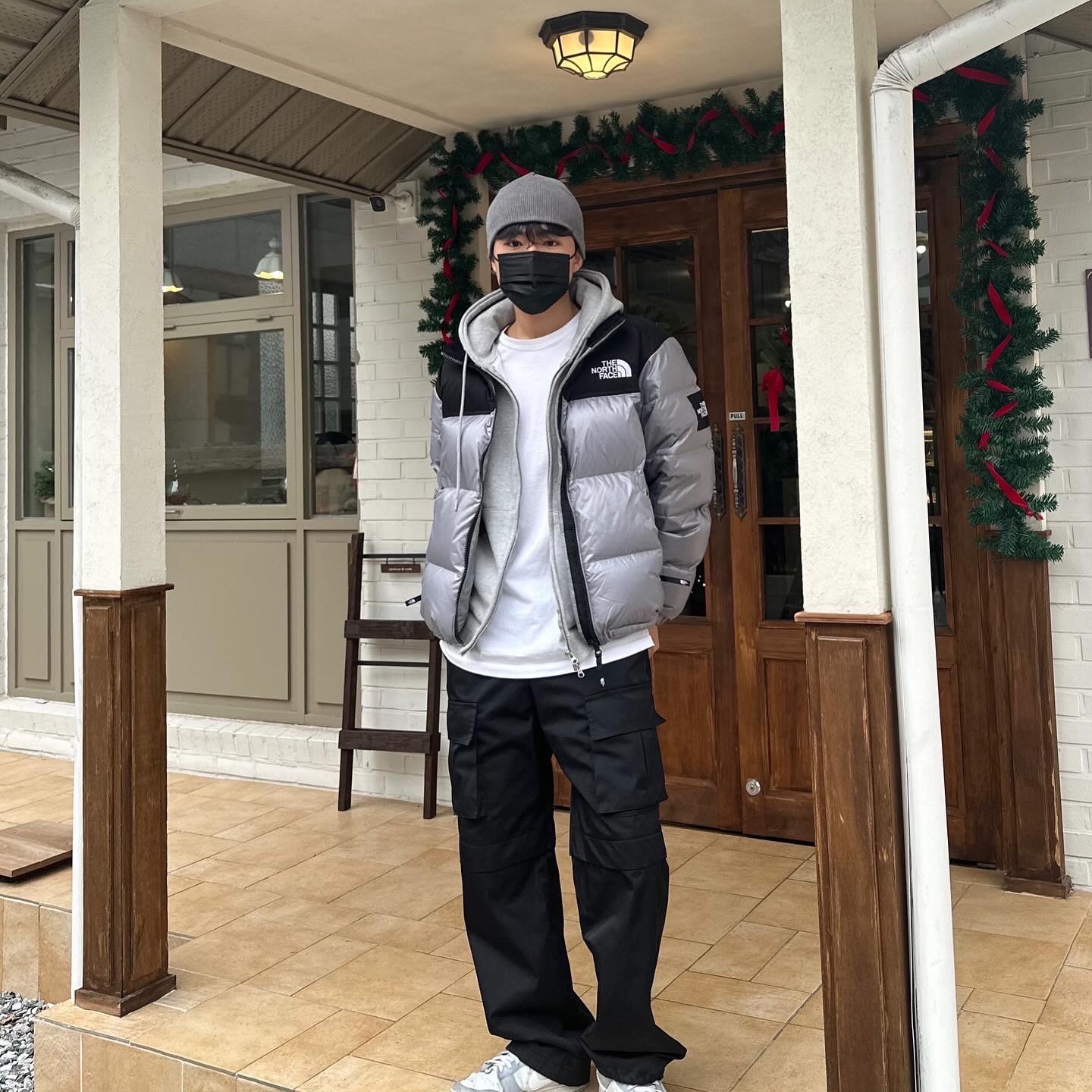 The North Face White Label Novelty Nuptse Down Jacket Heather Gray 착용 스타일