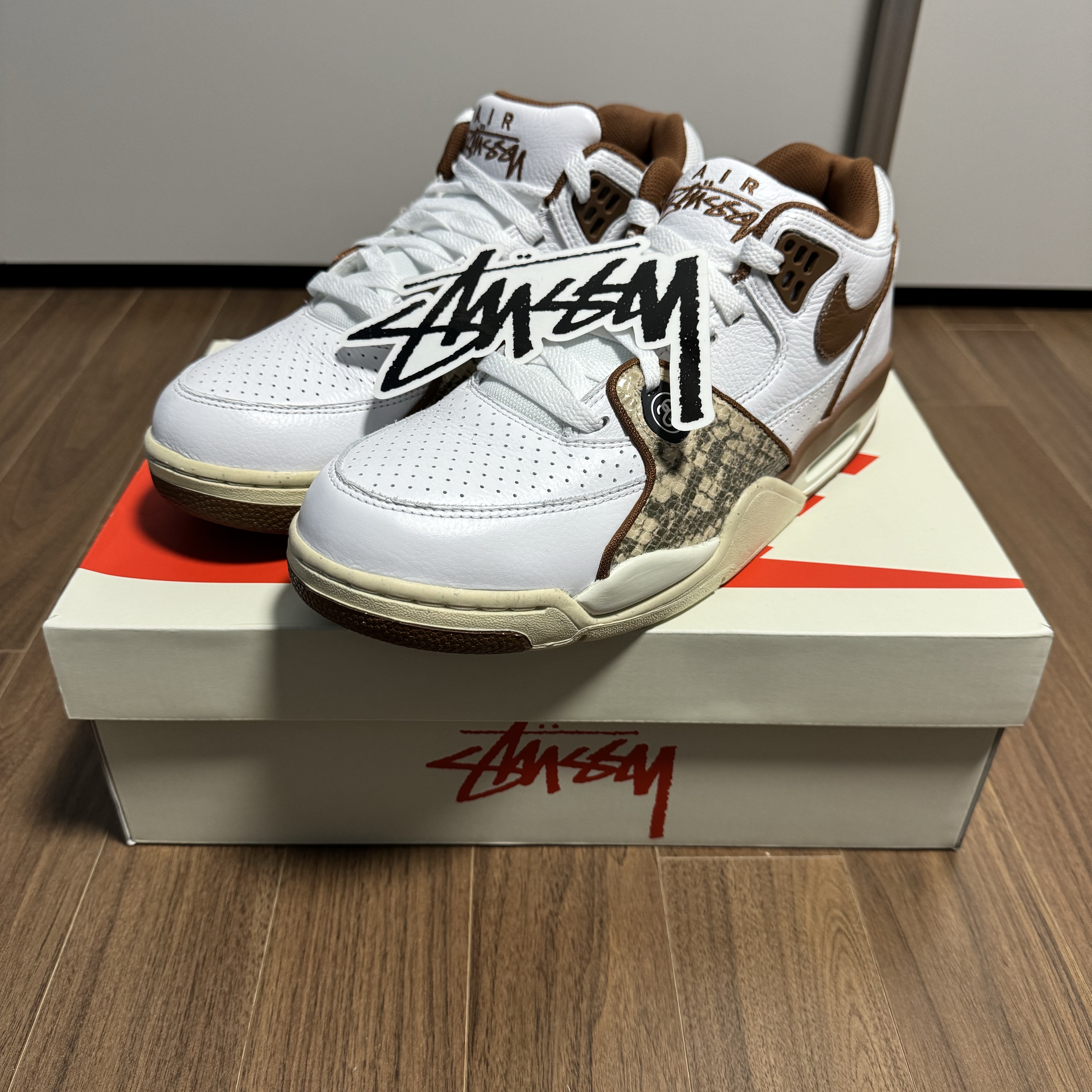 Nike x Stussy Air Flight 89 Low White and Pecan 착용 스타일