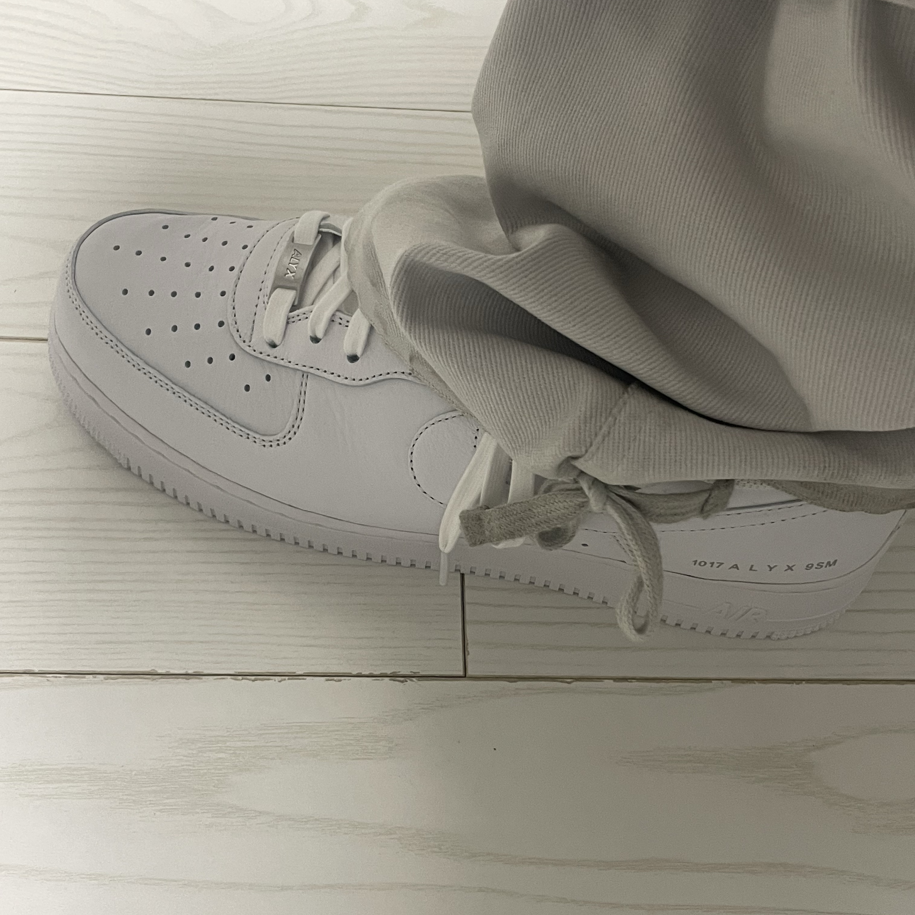 Nike x 1017 Alyx 9SM Air Force 1 Low SP White 착용 스타일