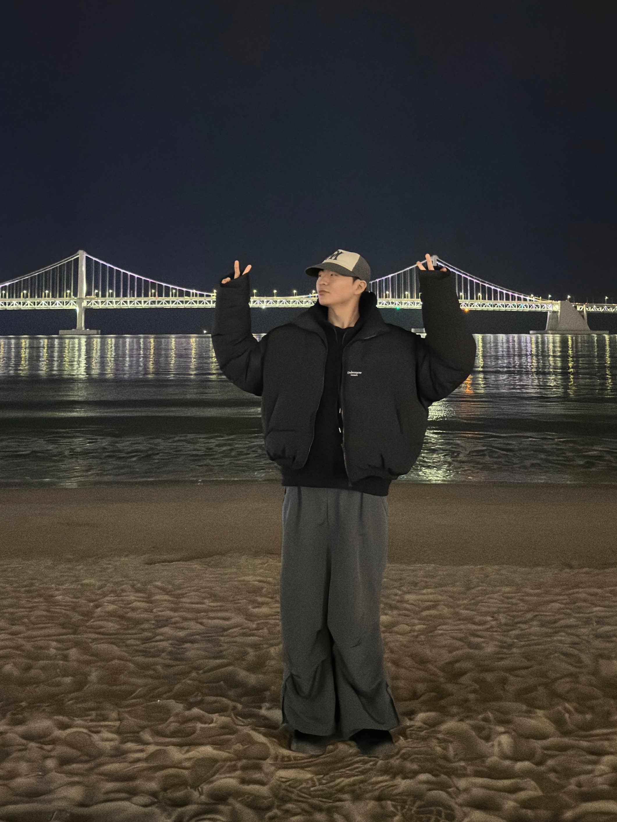 Undermycar Mu.15 Anti Fxxking Logo Play Triple Logo Crop Padding Jacket Black 착용 스타일 - 1