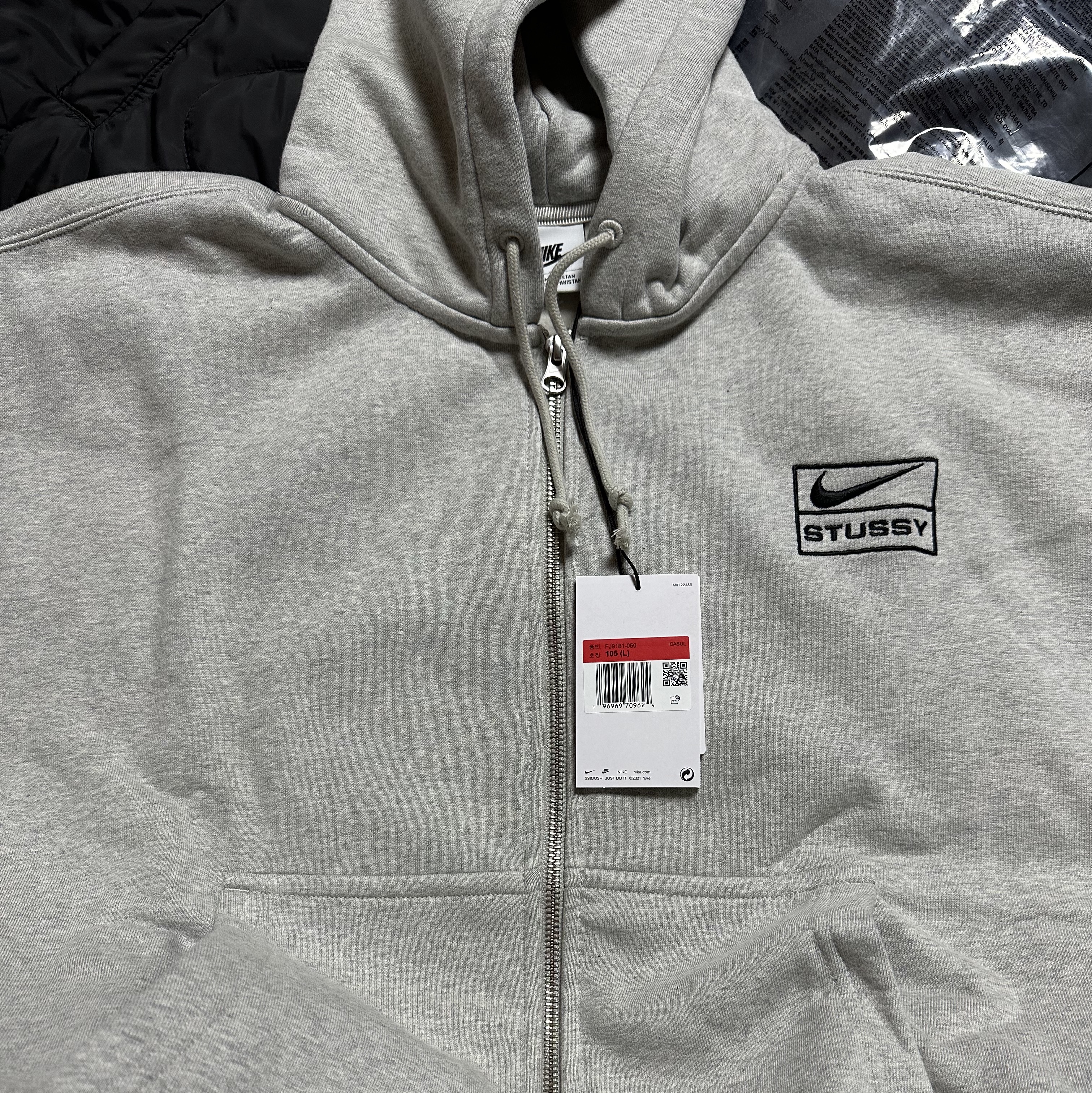 Nike x Stussy Full Zip Fleece Hoodie Grey Heather (FJ9181-050) 착용 스타일
