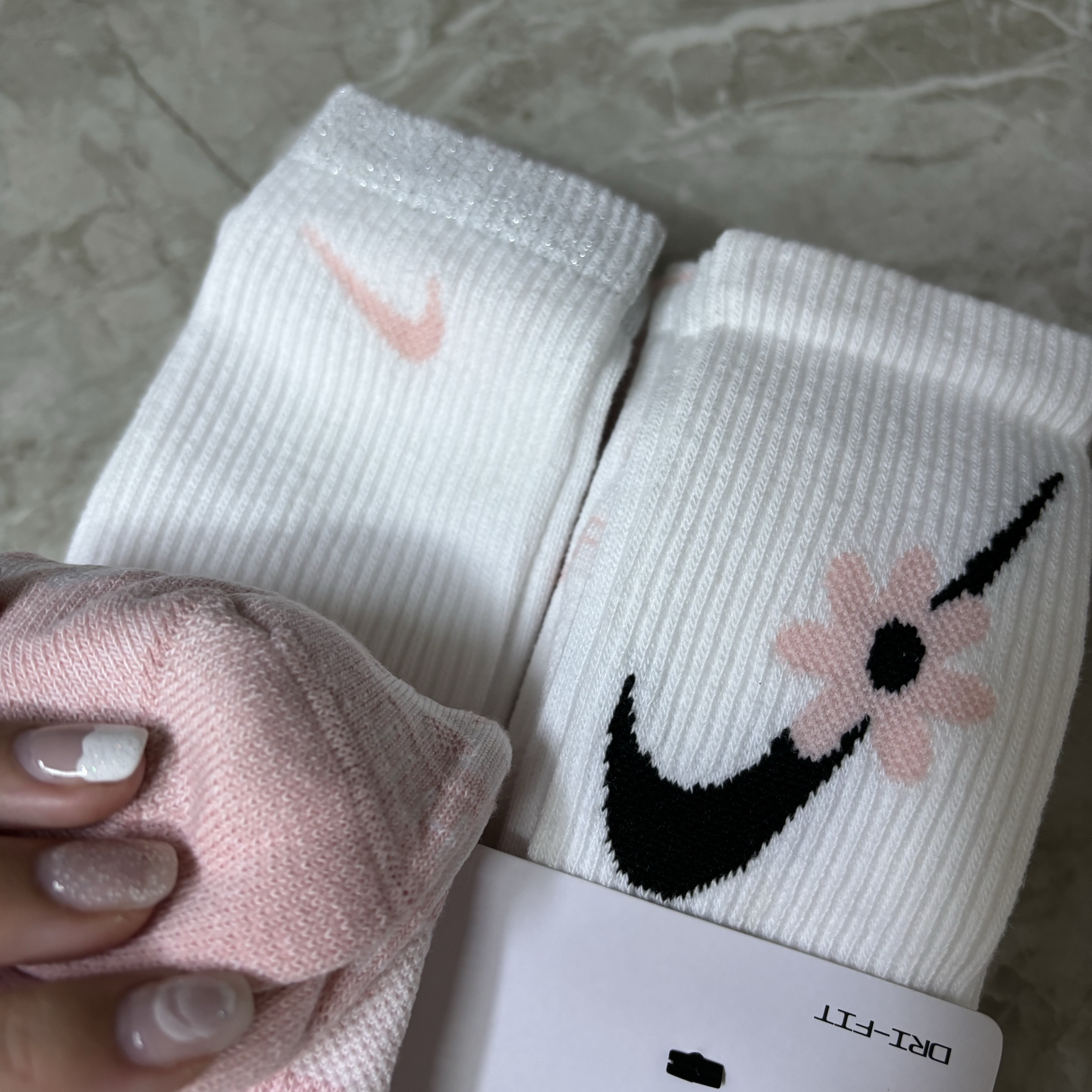 (Kids) Nike Everyday Plus Socks Pink White (6 Pack/Korean Ver.) 착용 스타일 - 1