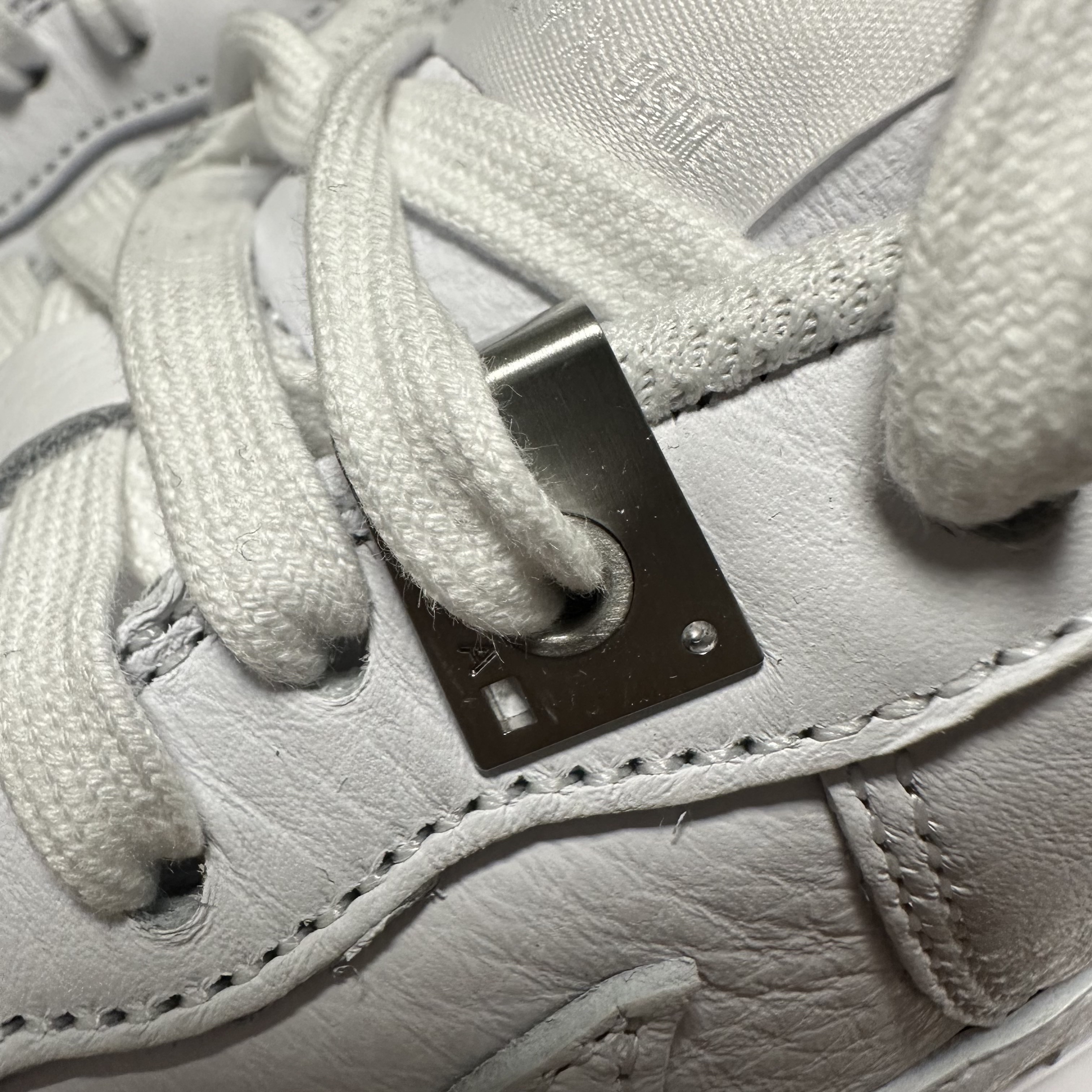 Nike x 1017 Alyx 9SM Air Force 1 Low SP White 착용 스타일 - 2