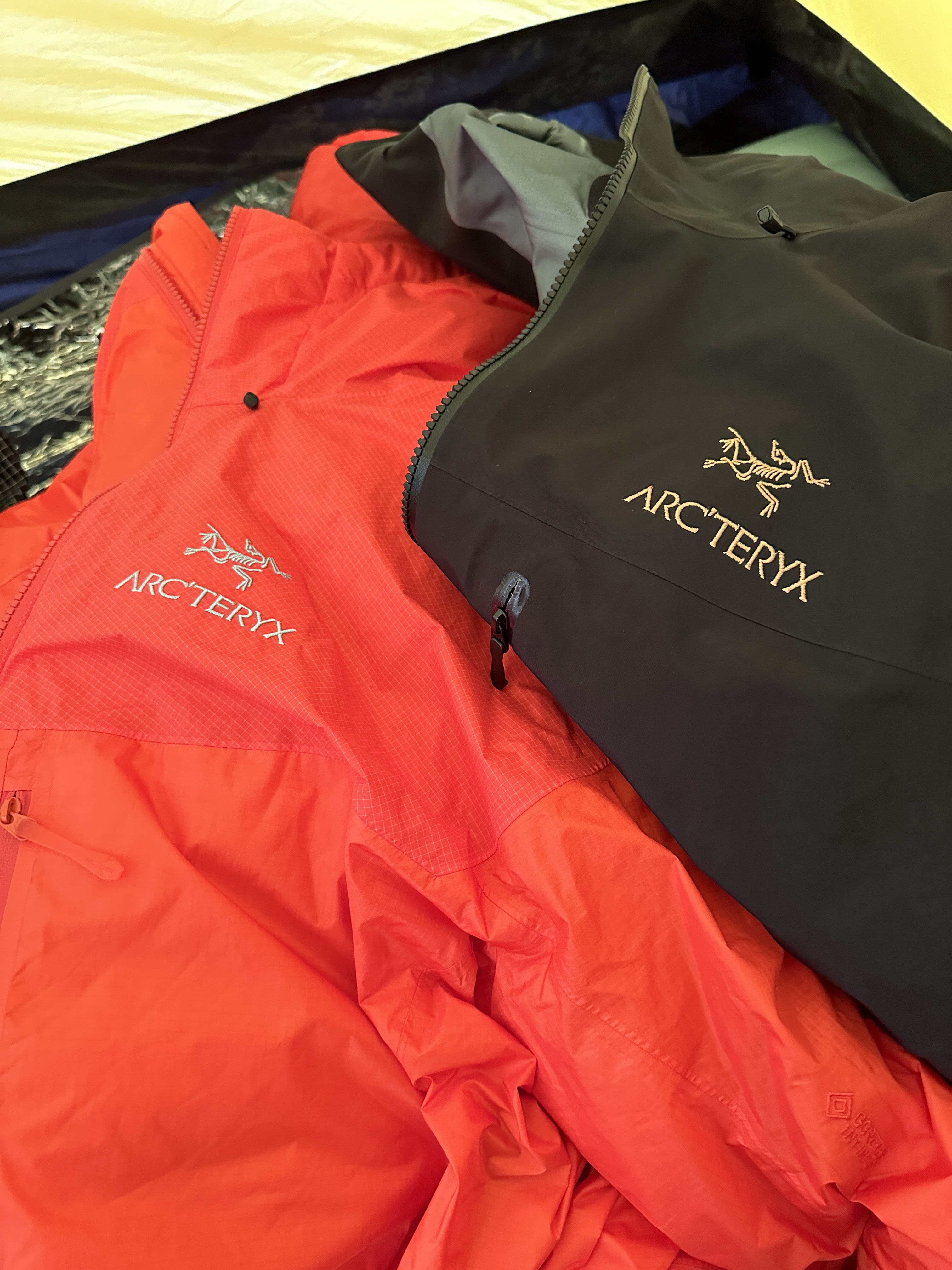 Arc'teryx Alpha Parka Dynasty, Arc'teryx Alpha SV Jacket 24K Black 착용 스타일