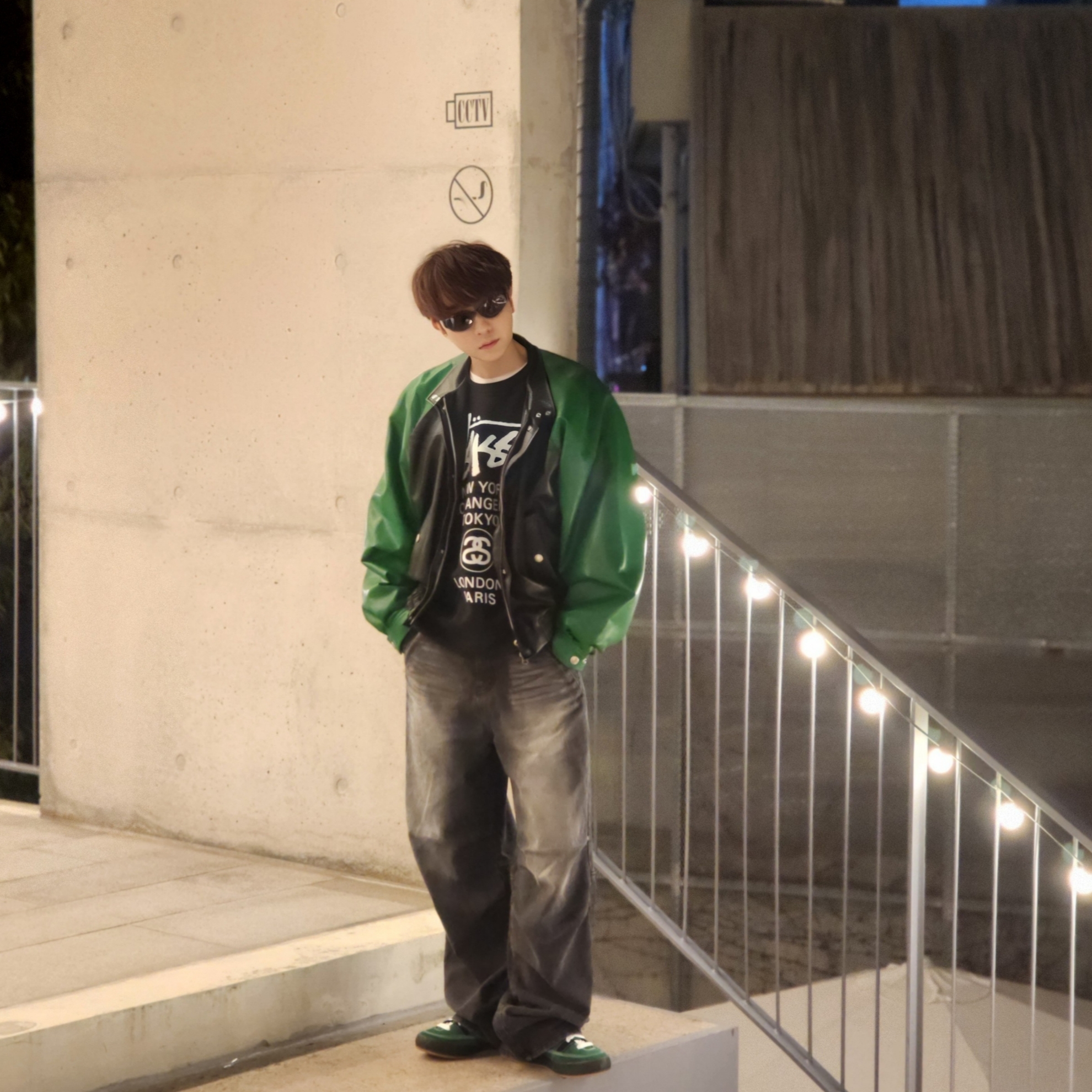 Stussy World Tour Crew Black 2023, Stussy World Tour Crew Pigment Dyed Black 착용 스타일 - 6