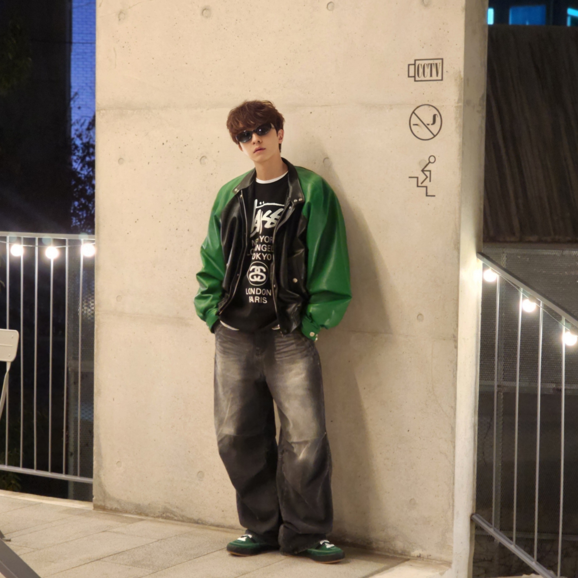 Stussy World Tour Crew Black 2023, Stussy World Tour Crew Pigment Dyed Black 착용 스타일 - 9