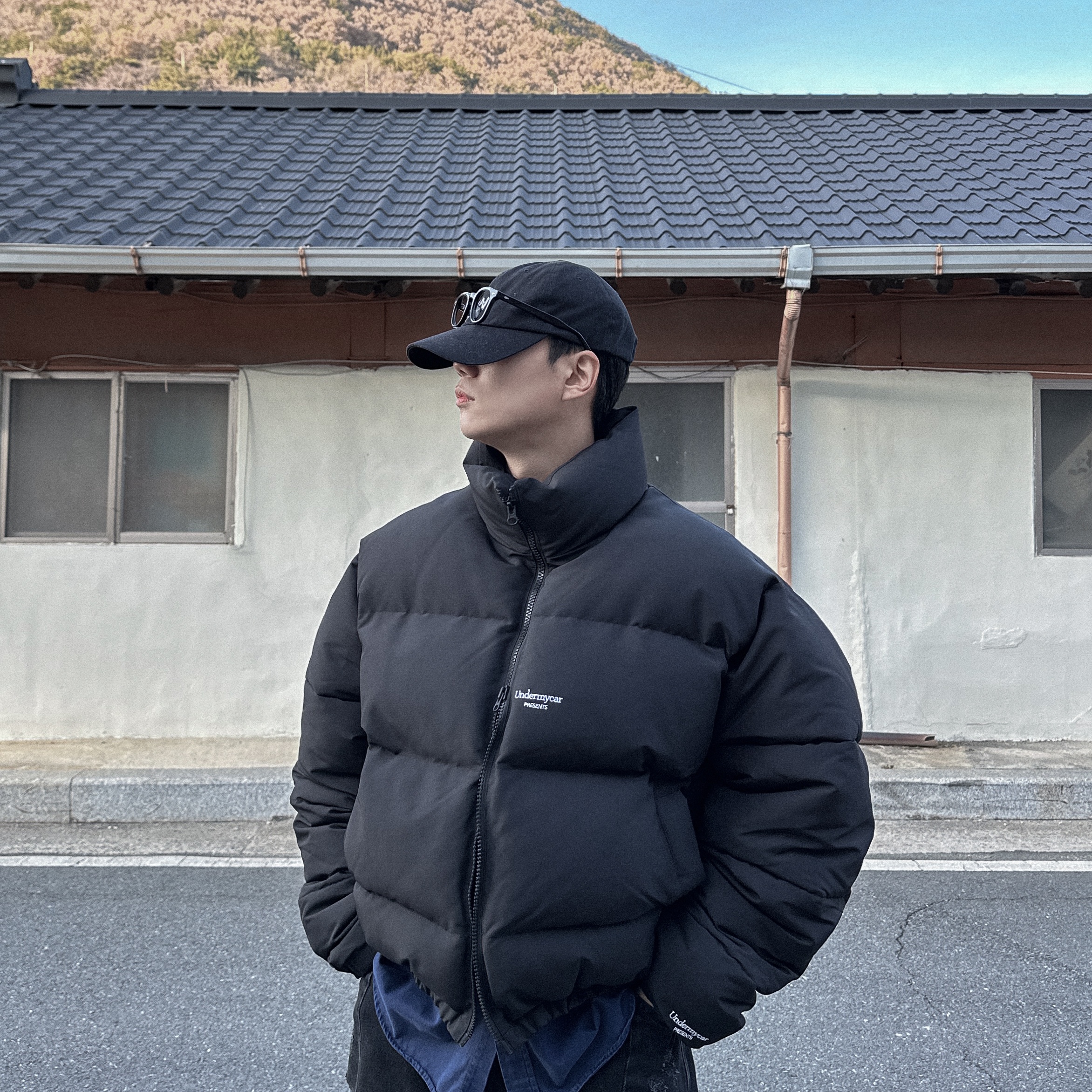 Undermycar Mu.15 Anti Fxxking Logo Play Triple Logo Crop Padding Jacket Black 착용 스타일