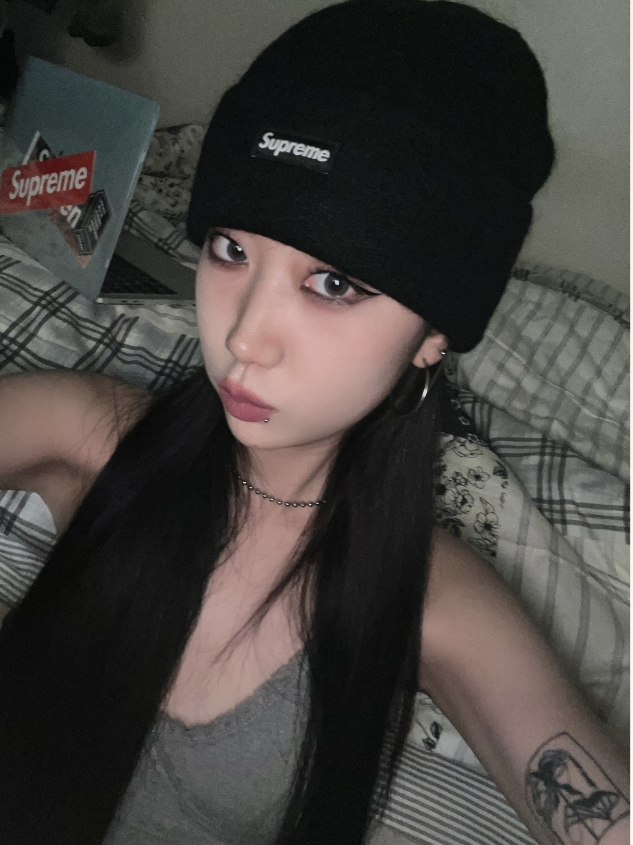 Supreme Mohair Beanie Black - 23FW 착용 스타일 - 3