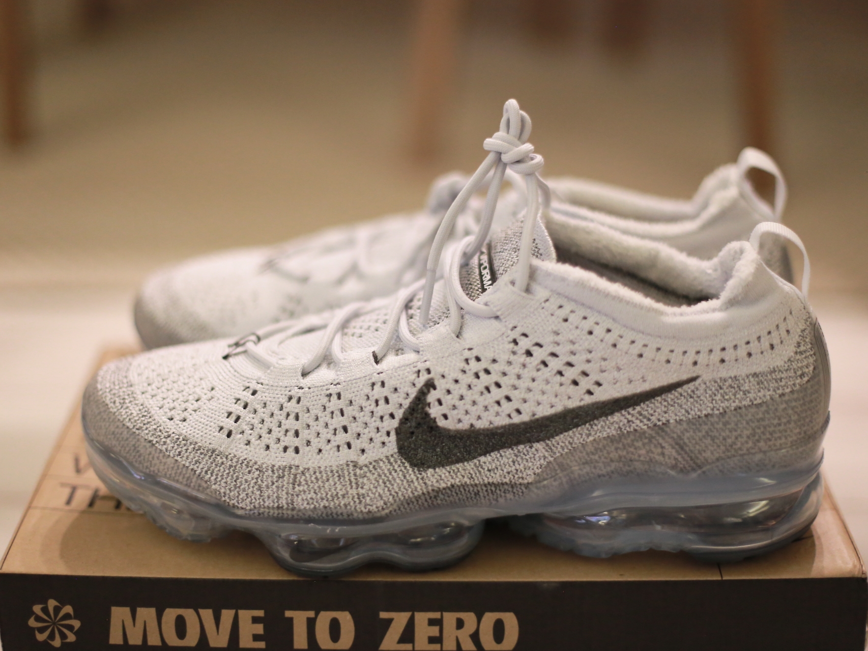 Nike Air VaporMax 2023 Flyknit Pure Platinum Anthracite 착용 스타일 - 1