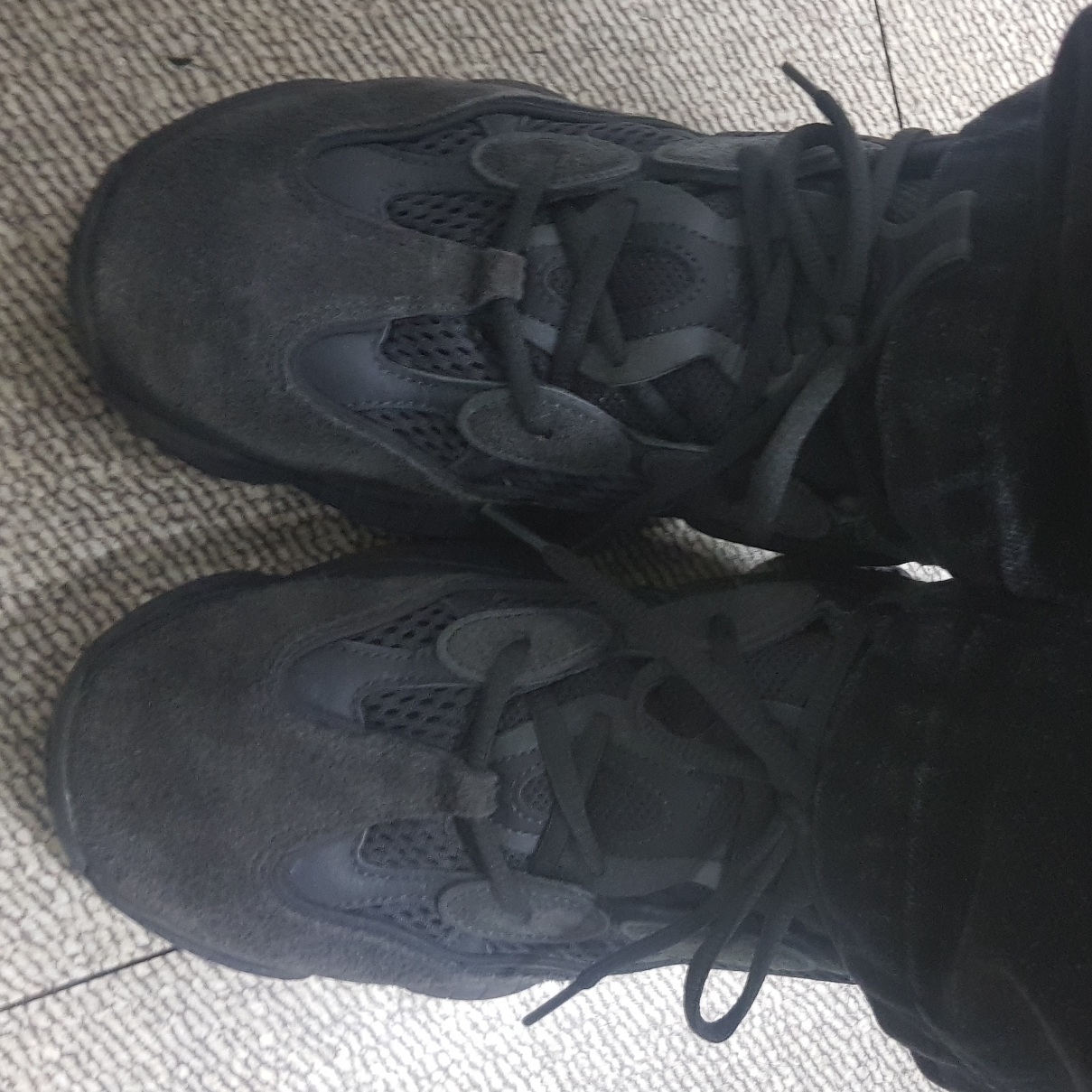 Adidas Yeezy 500 Utility Black 2018/2020 착용 스타일