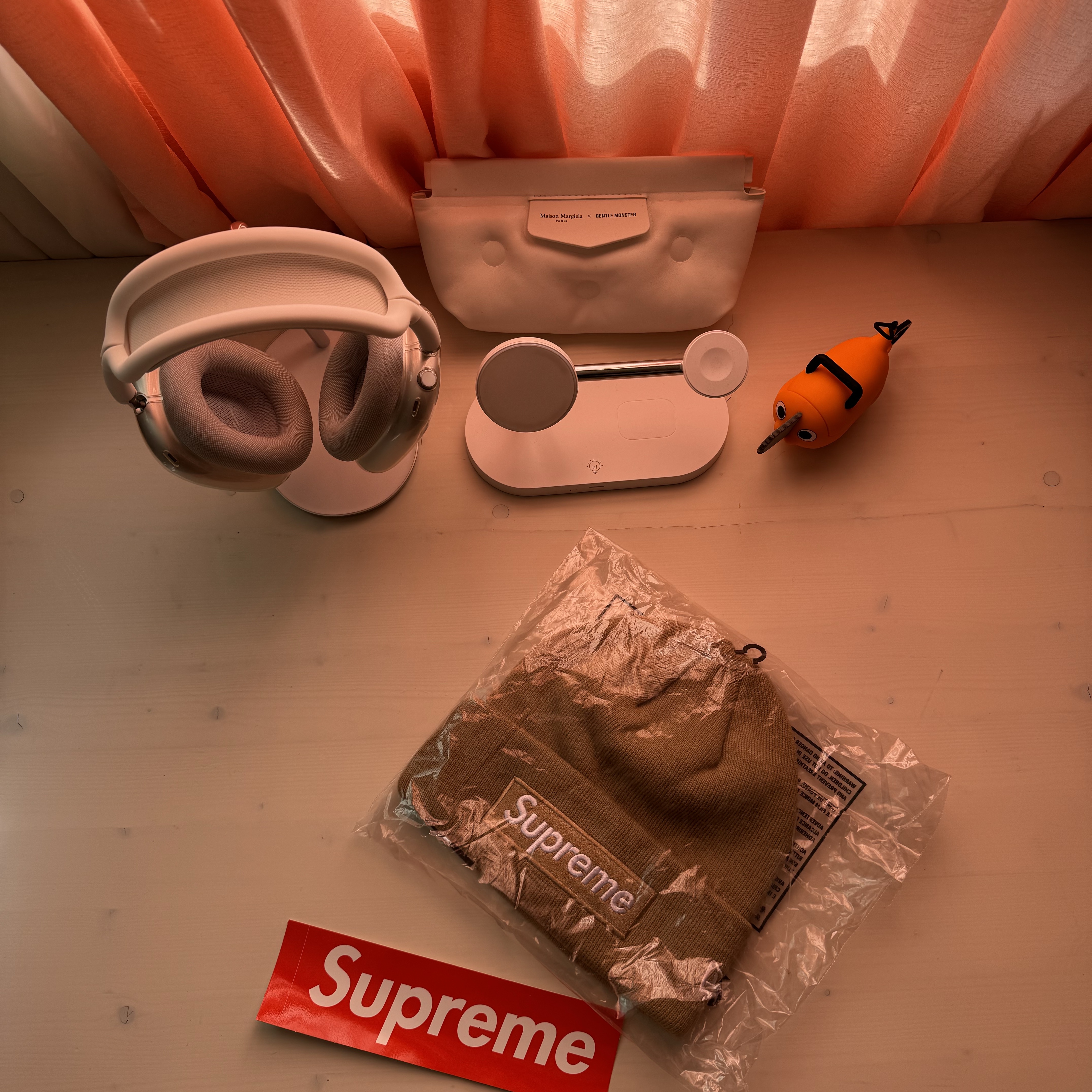 Supreme New Era Box Logo Beanie Dark Sand - 23FW 착용 스타일 - 1