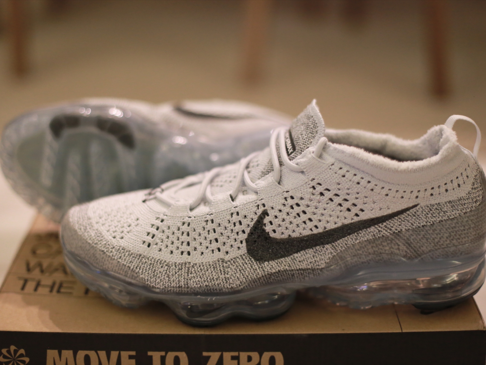 Nike Air VaporMax 2023 Flyknit Pure Platinum Anthracite 착용 스타일 - 4