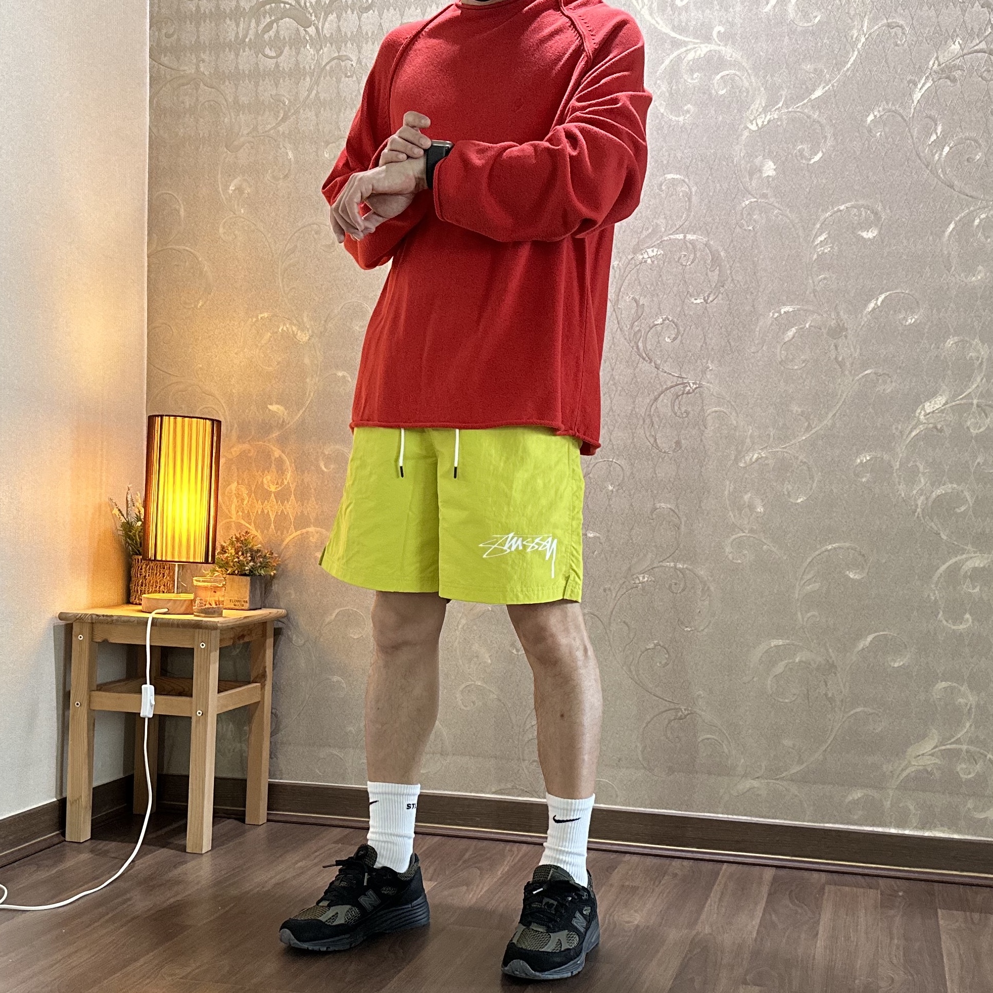Nike x Stussy Shorts High Voltage (FJ9167-344), Supreme Seoul Box Logo T-Shirt White - 23FW 착용 스타일 - 3