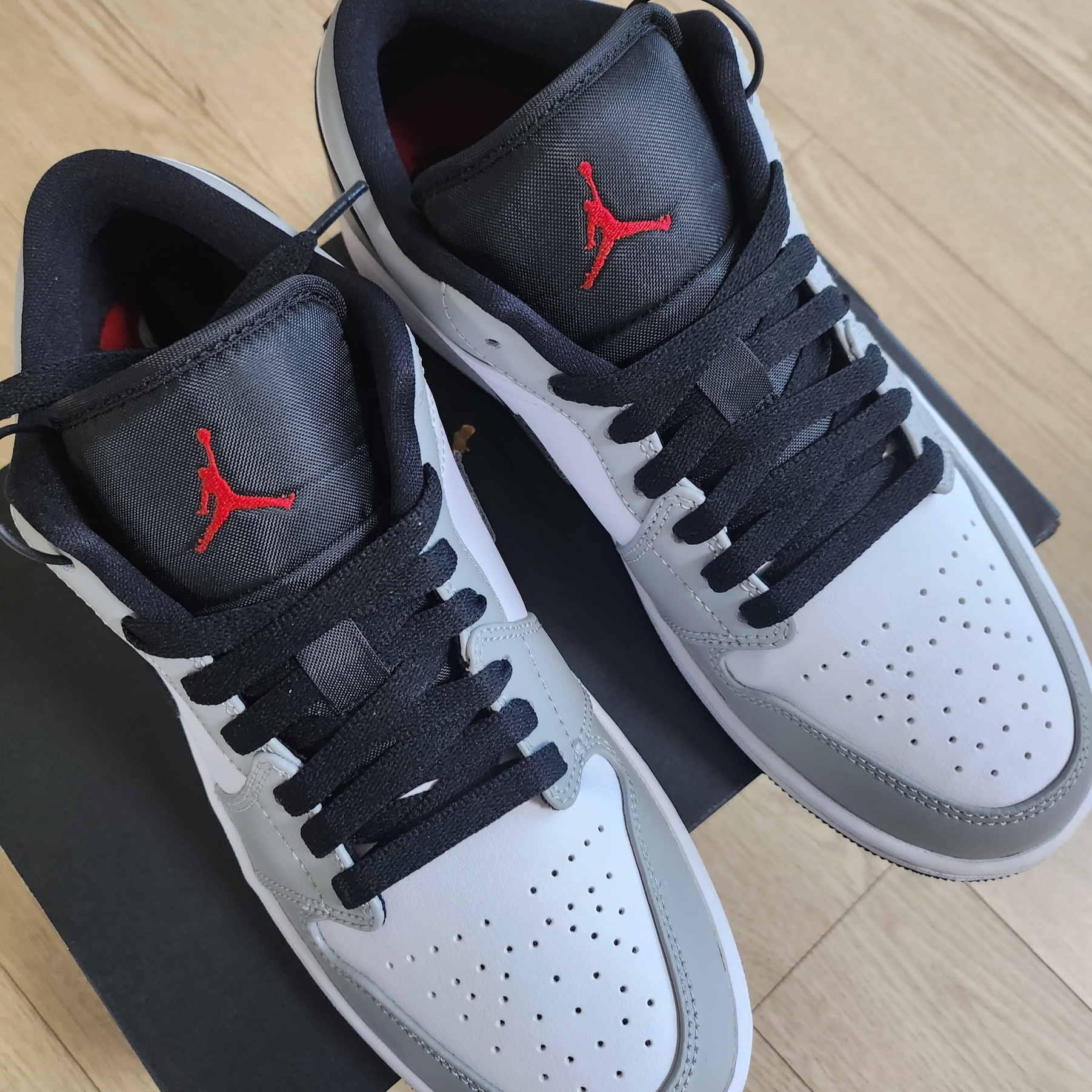Jordan 1 Low Light Smoke Grey 착용 스타일 - 2
