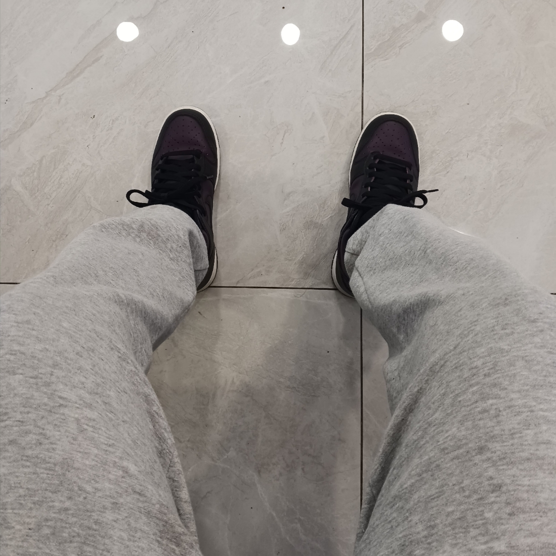 Nike x Fragment Dunk High Black, Nike x Drake Nocta Fleece Pants University Gold - Asia 착용 스타일 - 2
