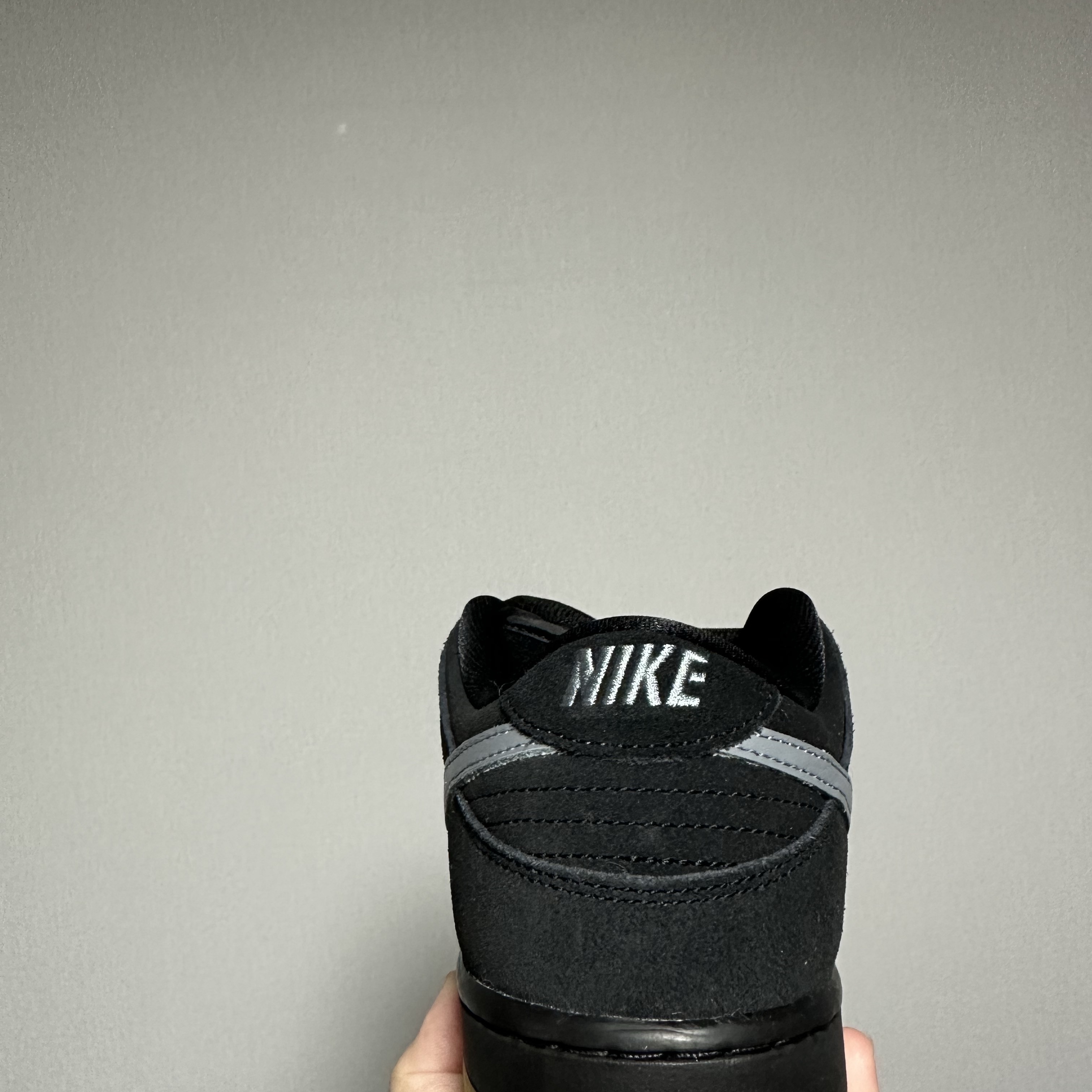 Nike SB Dunk Low Pro Black Cool Grey 착용 스타일 - 2